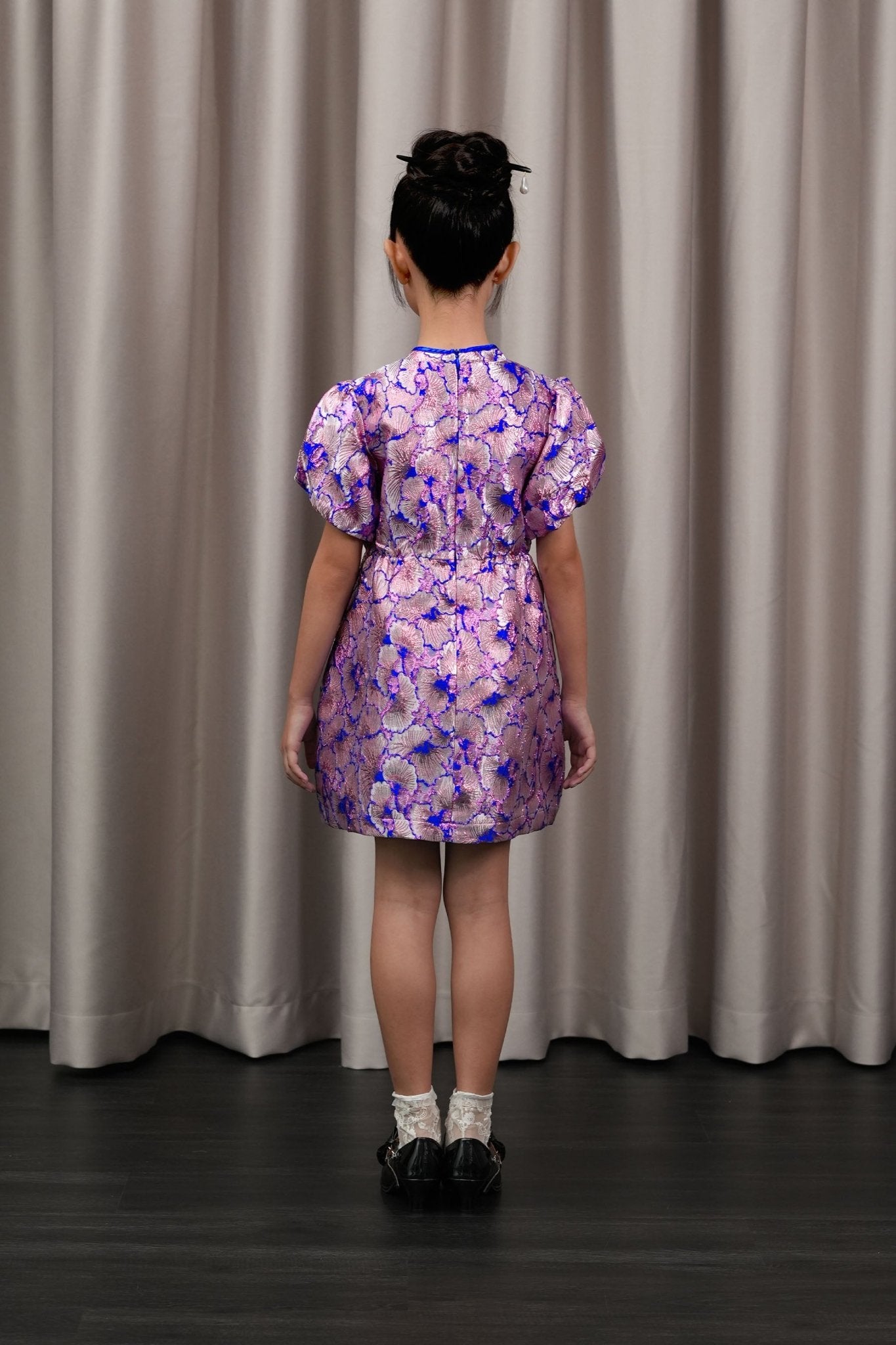 The Huā Collection Girl Puff Sleeves Cheongsam in 蕊 Blossom Jacquard Violet - Umbi