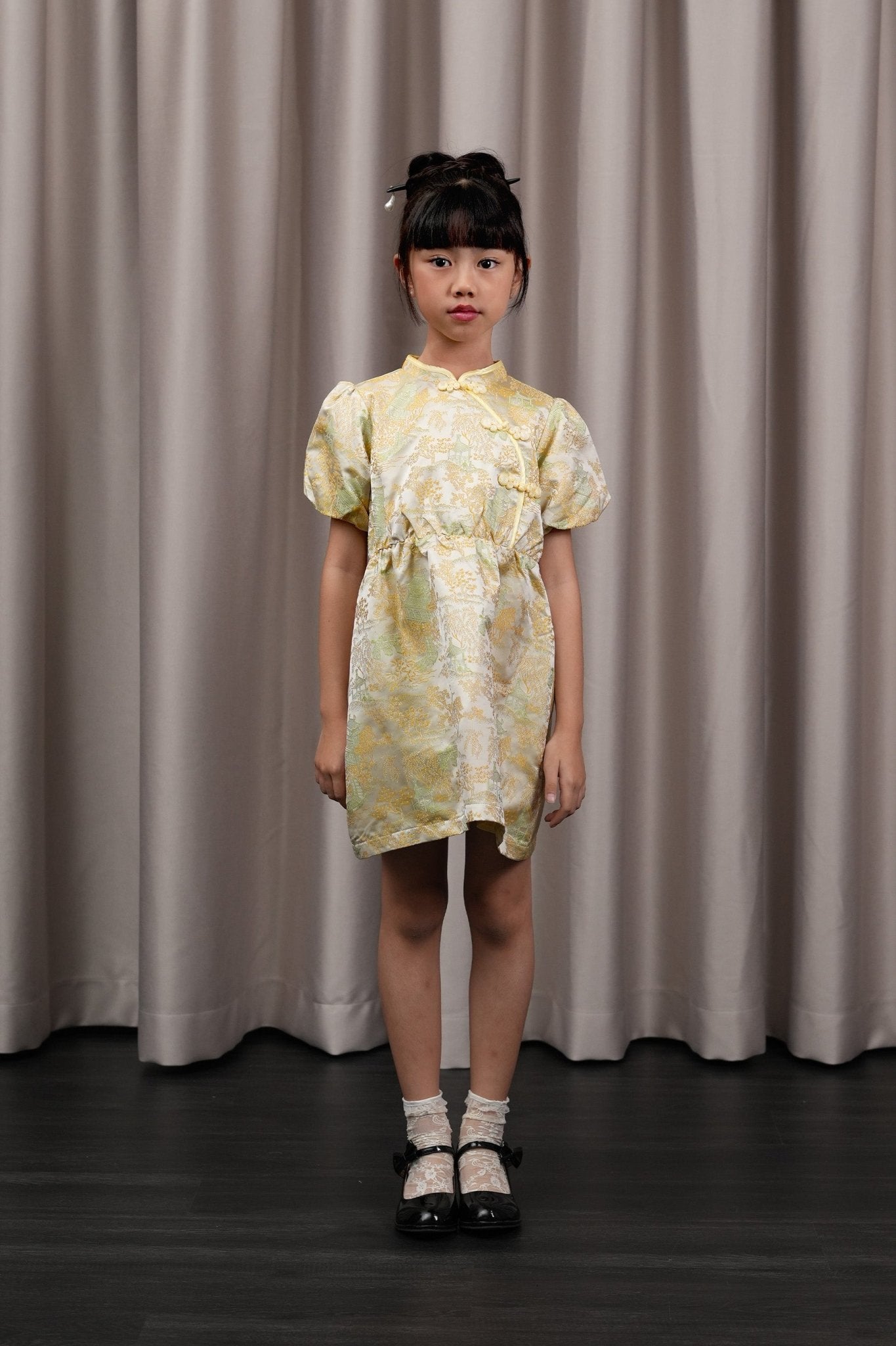 The Huā Collection Girl Puff Sleeves Cheongsam in 蕊 Blossom Jacquard Yellow - Umbi