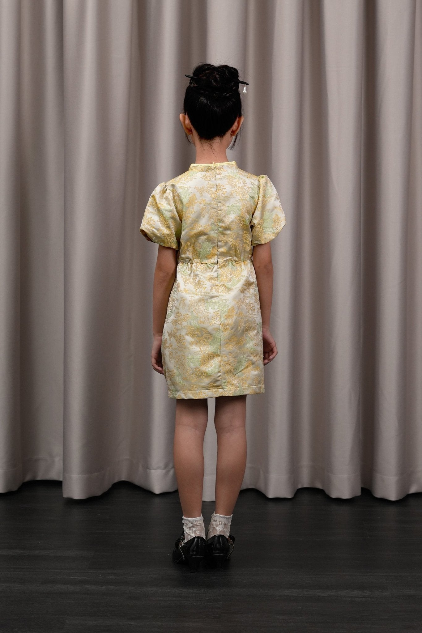 The Huā Collection Girl Puff Sleeves Cheongsam in 蕊 Blossom Jacquard Yellow - Umbi