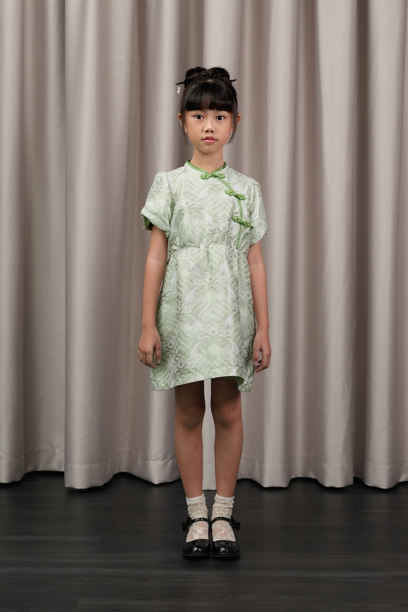 The Huā Collection Girl Puff Sleeves Cheongsam in 韵 Cadence Jacquard Green - Umbi