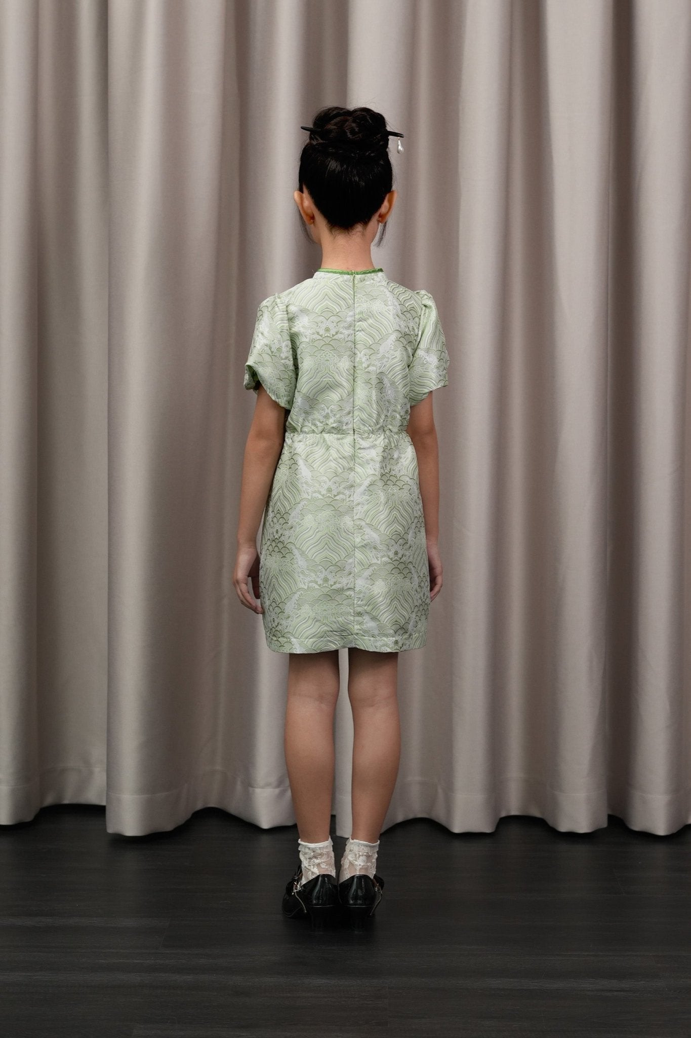 The Huā Collection Girl Puff Sleeves Cheongsam in 韵 Cadence Jacquard Green - Umbi
