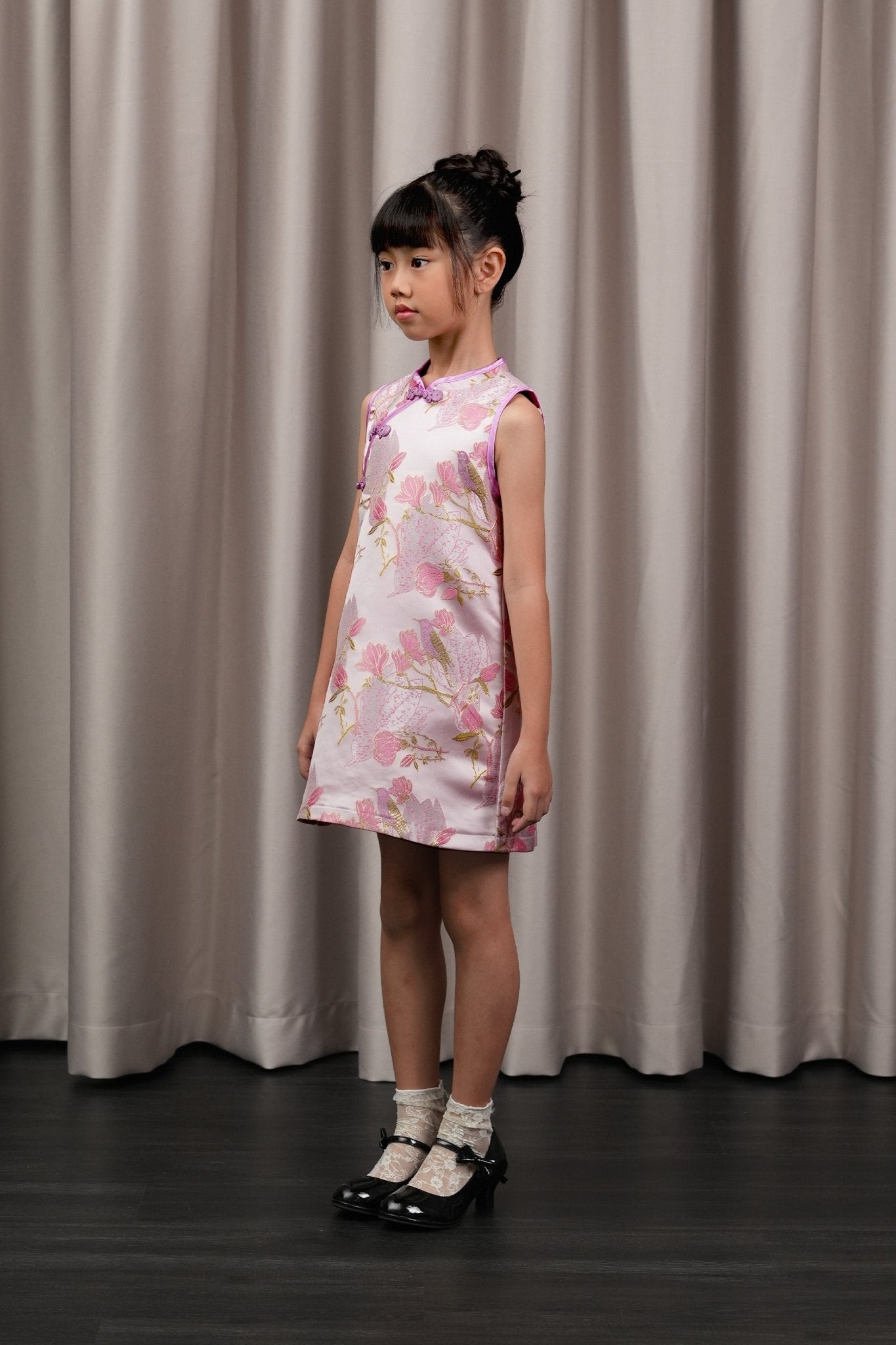 The Huā Collection Girl Sleeveless Cheongsam in 蕊 Blossom Jacquard Lilac - Umbi