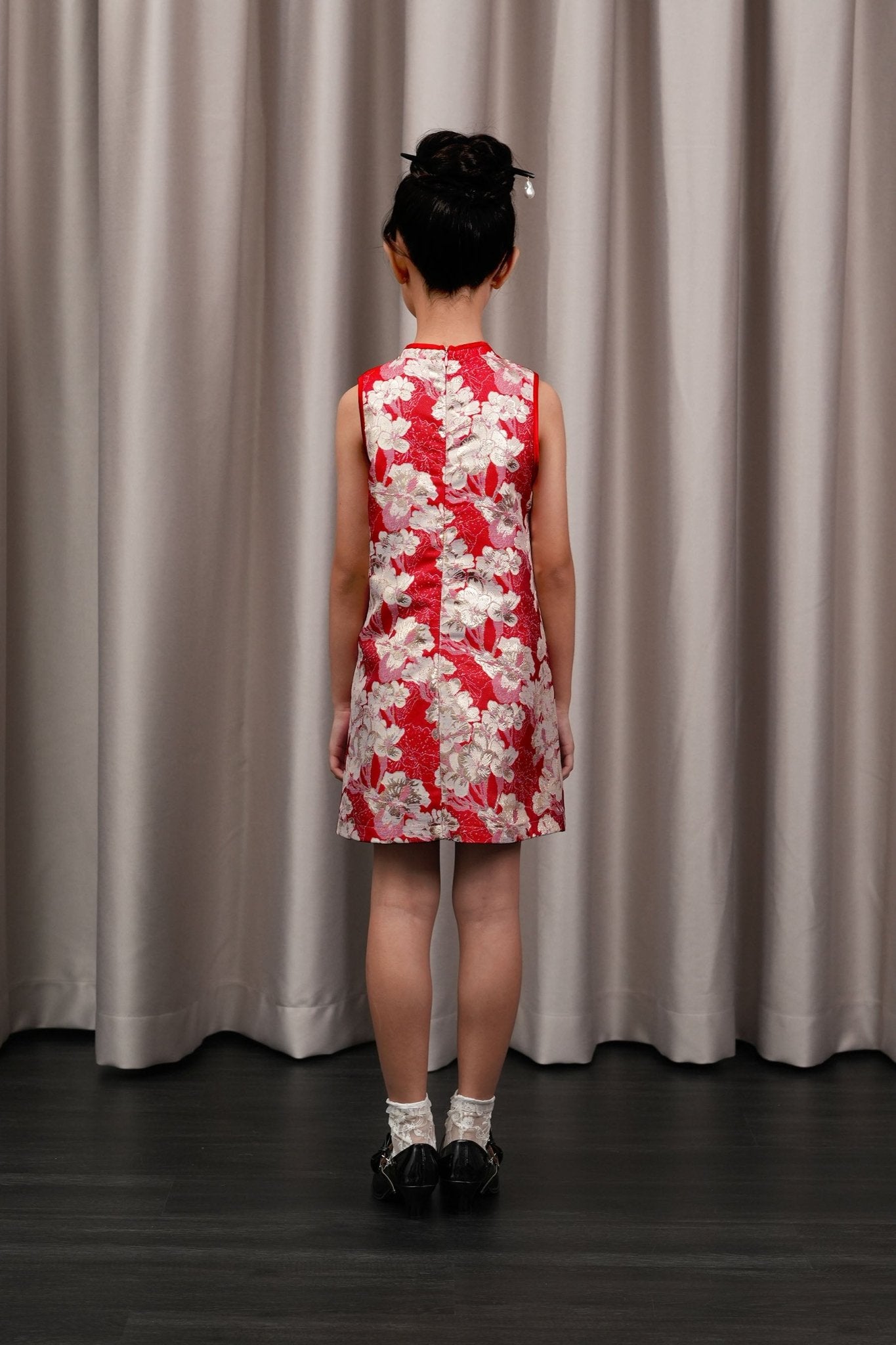The Huā Collection Girl Sleeveless Cheongsam in 蕊 Blossom Jacquard Red - Umbi