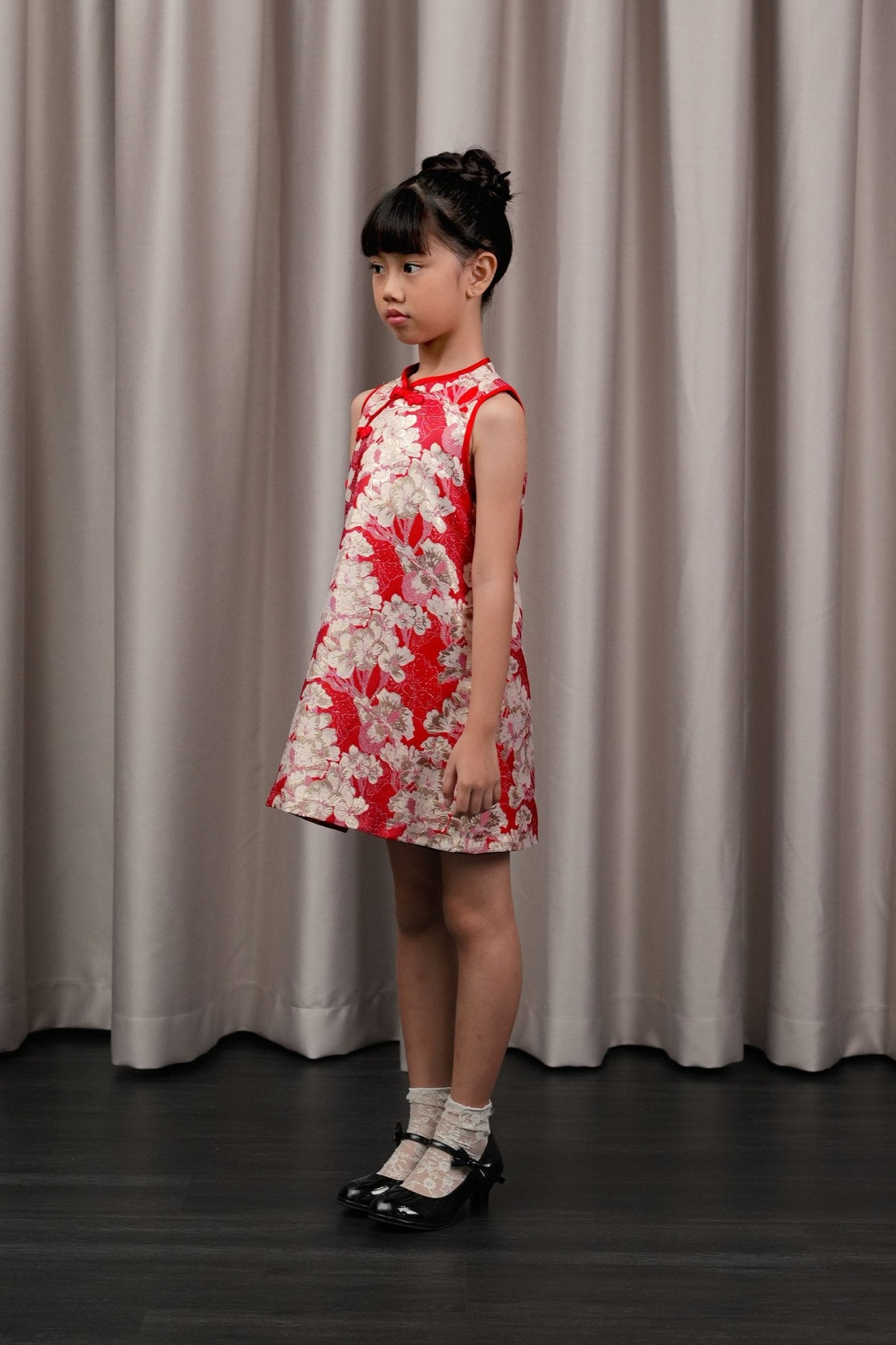 The Huā Collection Girl Sleeveless Cheongsam in 蕊 Blossom Jacquard Red - Umbi