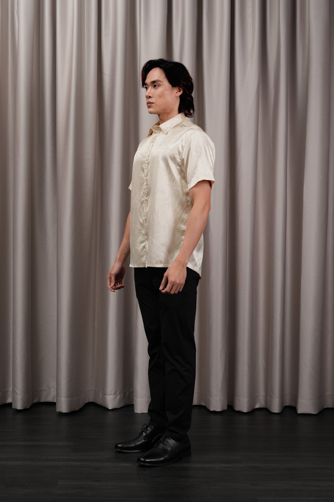 The Huā Collection Men Holiday Shirt in 韵 Cadence Bamboo Sand - Umbi