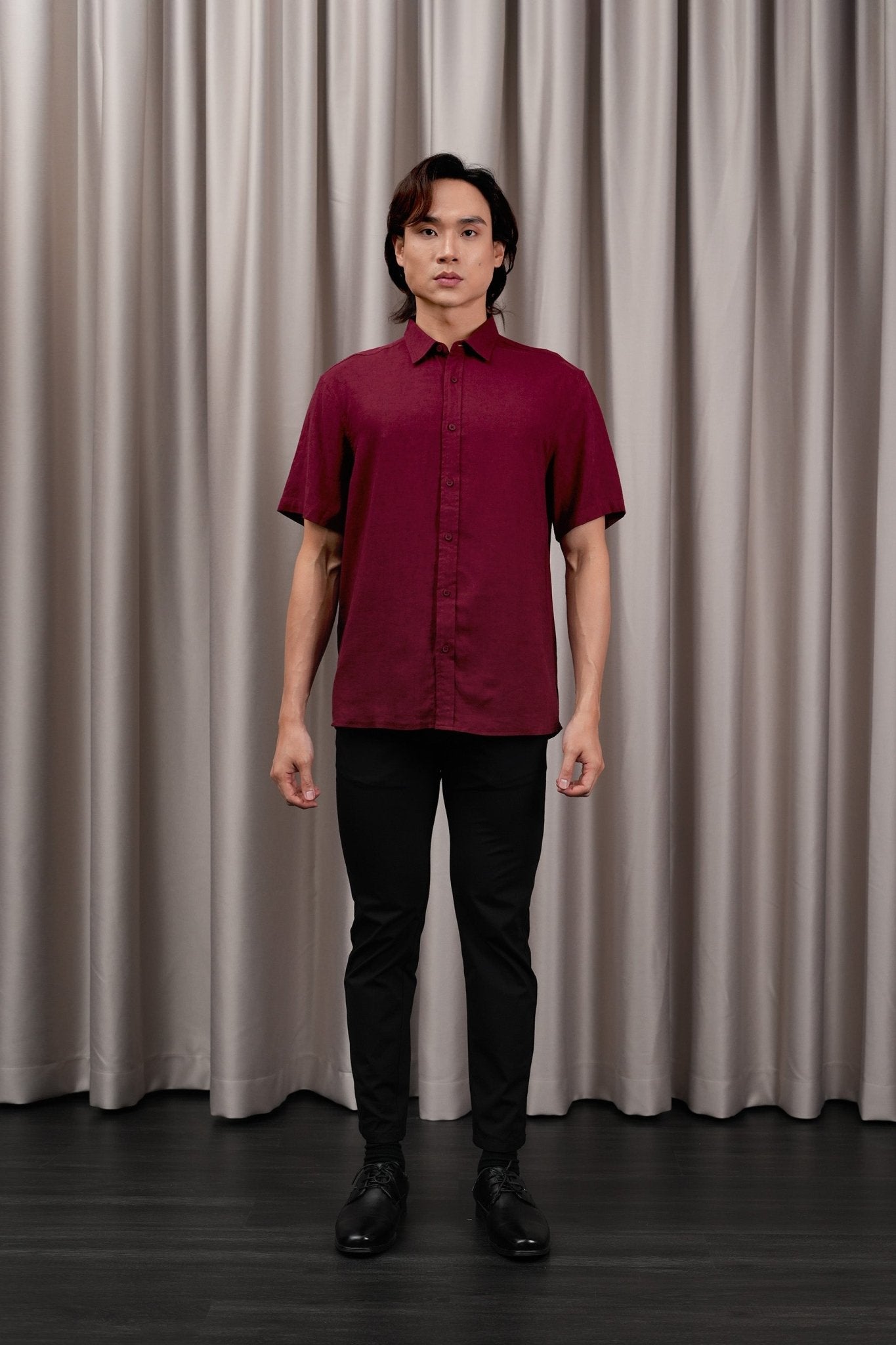 The Huā Collection Men Holiday Shirt in Maroon - Umbi