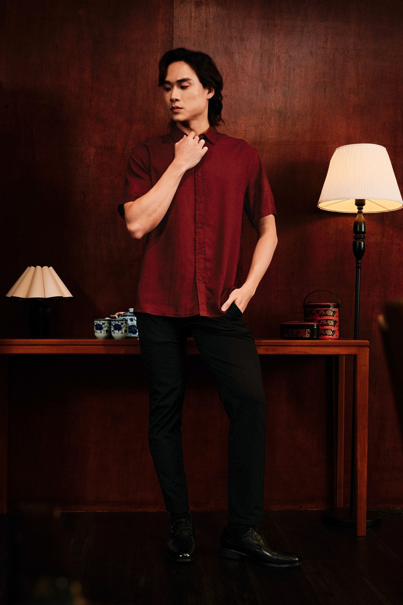 The Huā Collection Men Holiday Shirt in Maroon - Umbi