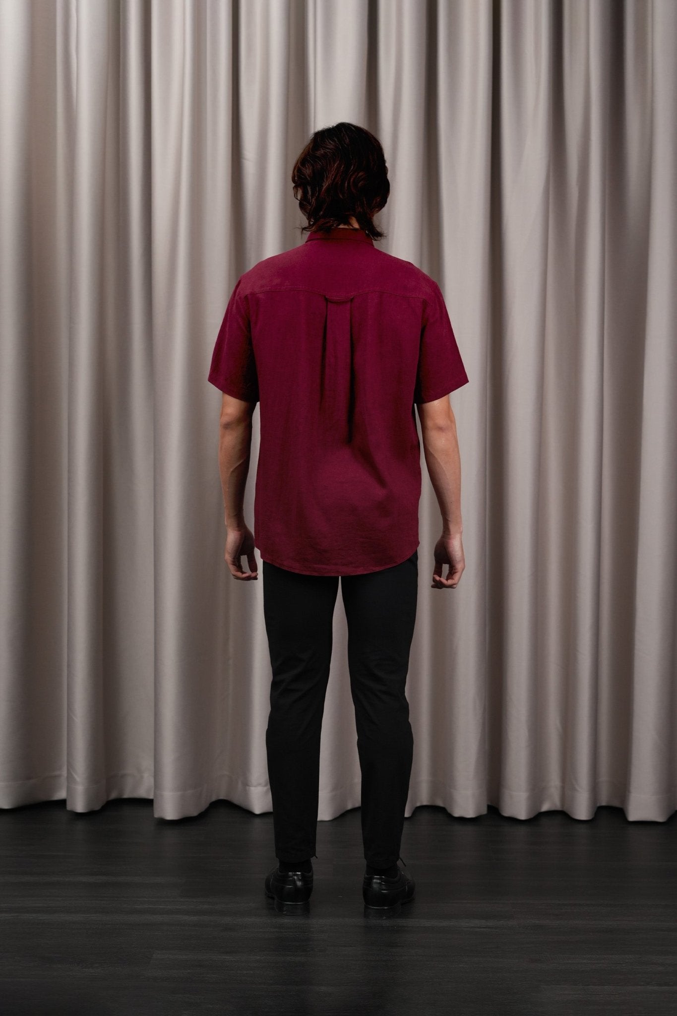 The Huā Collection Men Holiday Shirt in Maroon - Umbi
