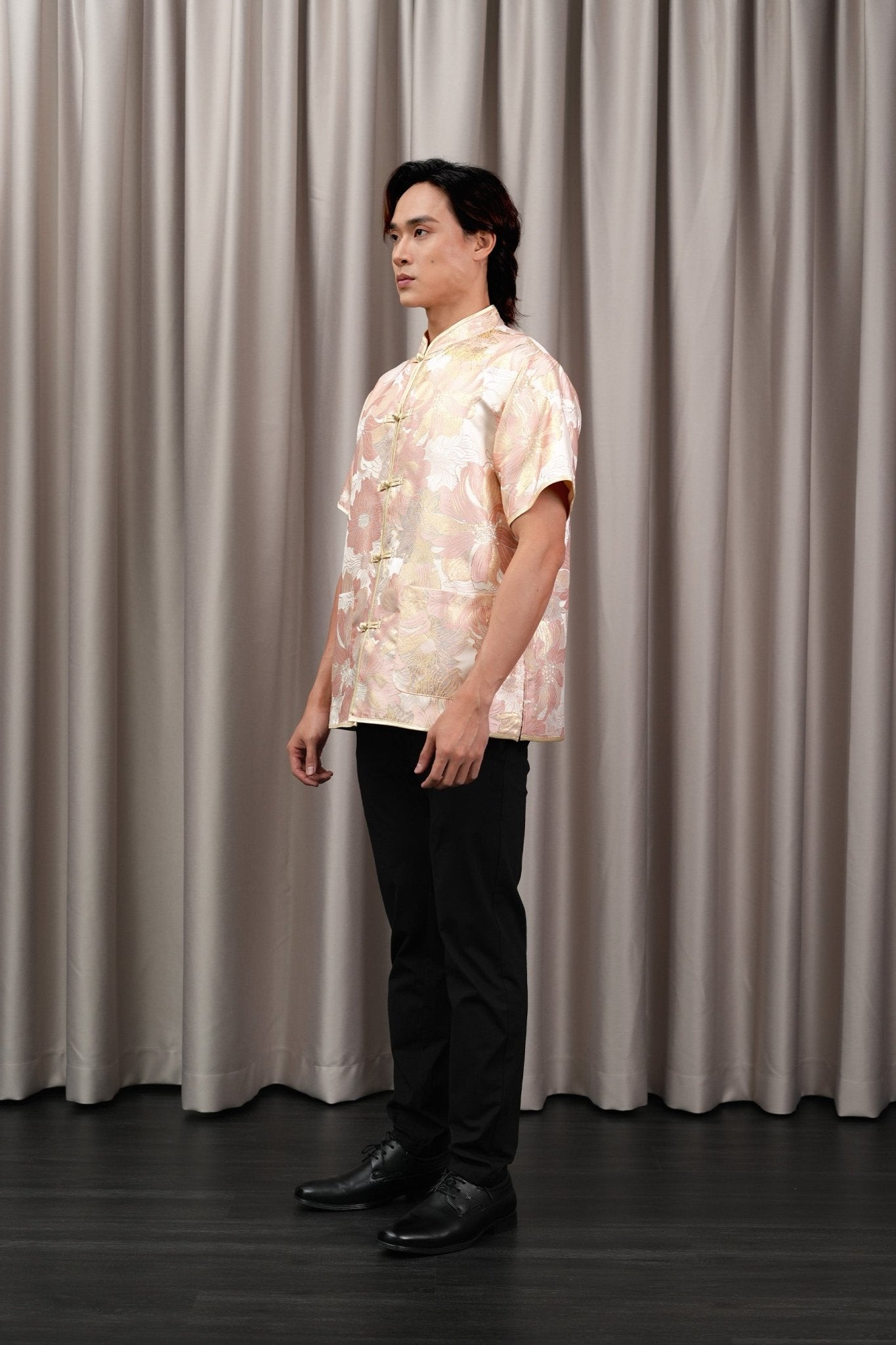 The Huā Collection Men Short Sleeves Samfu in 蕊 Blossom Jacquard Gold - Umbi