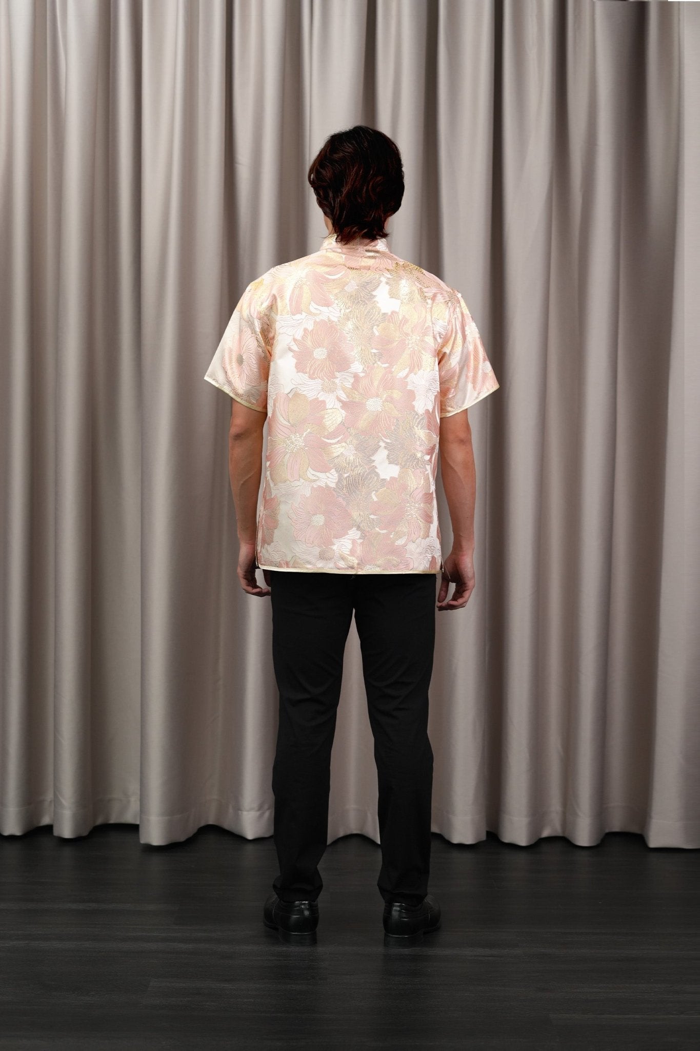The Huā Collection Men Short Sleeves Samfu in 蕊 Blossom Jacquard Gold - Umbi