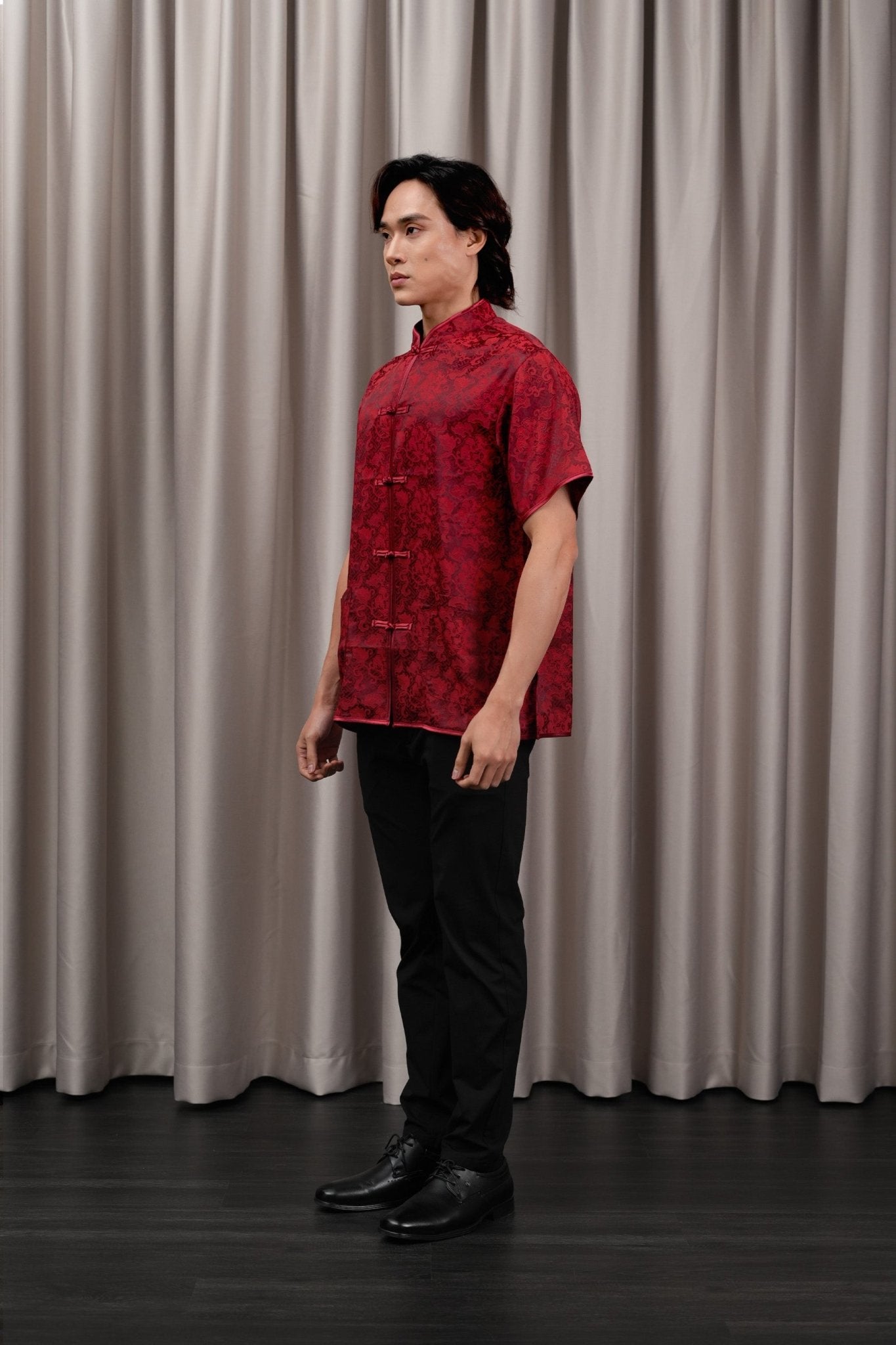 The Huā Collection Men Short Sleeves Samfu in 韵 Cadence Jacquard Maroon - Umbi