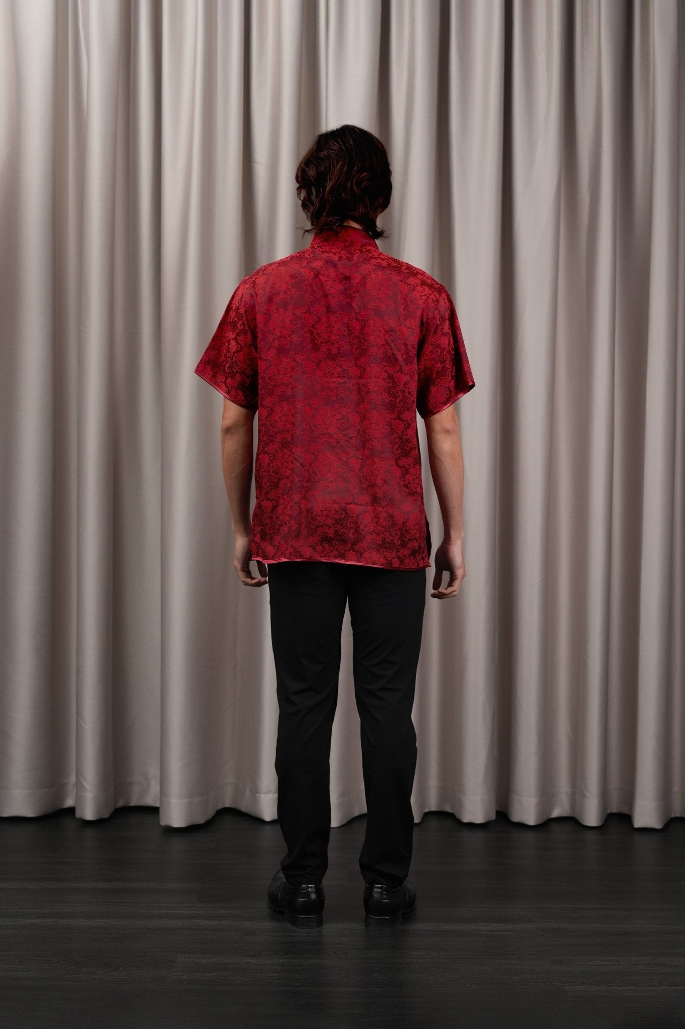 The Huā Collection Men Short Sleeves Samfu in 韵 Cadence Jacquard Maroon - Umbi
