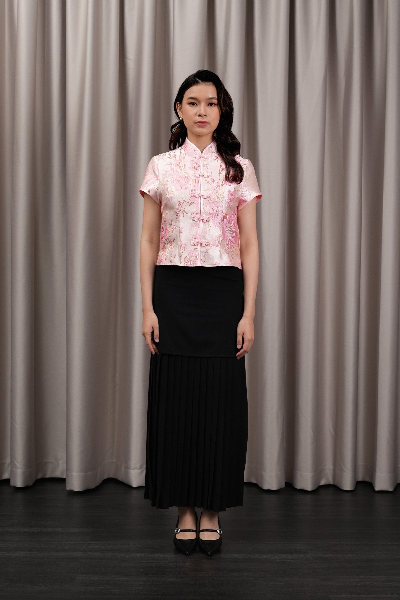 The Huā Collection Women Classic Oriental Blouse in 蕊 Blossom Jacquard Pink - Umbi