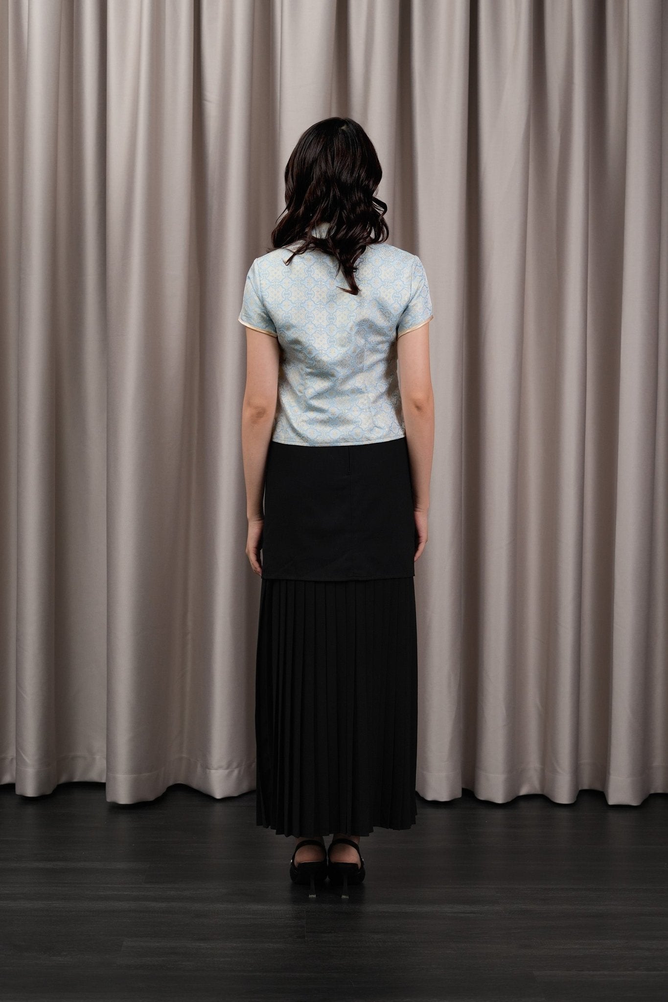 The Huā Collection Women Detachable Pleated Skirt in Black - Umbi