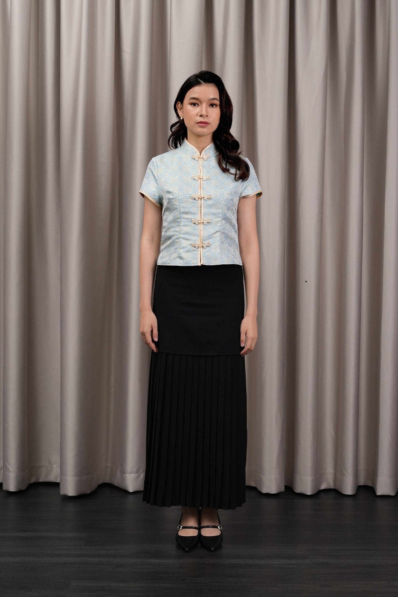 The Huā Collection Women Detachable Pleated Skirt in Black - Umbi