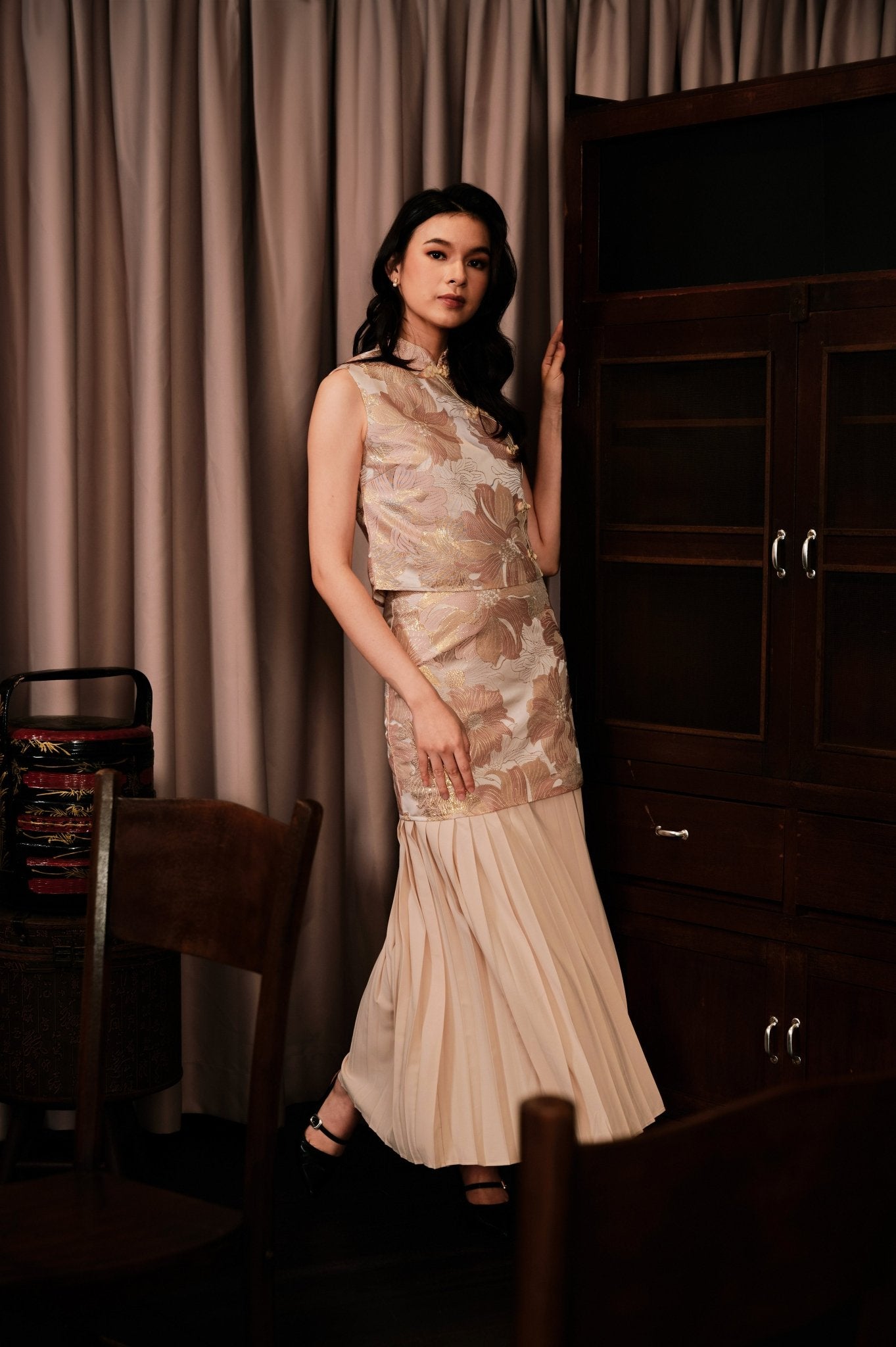The Huā Collection Women Detachable Pleated Skirt in 蕊 Blossom Jacquard Gold - Umbi