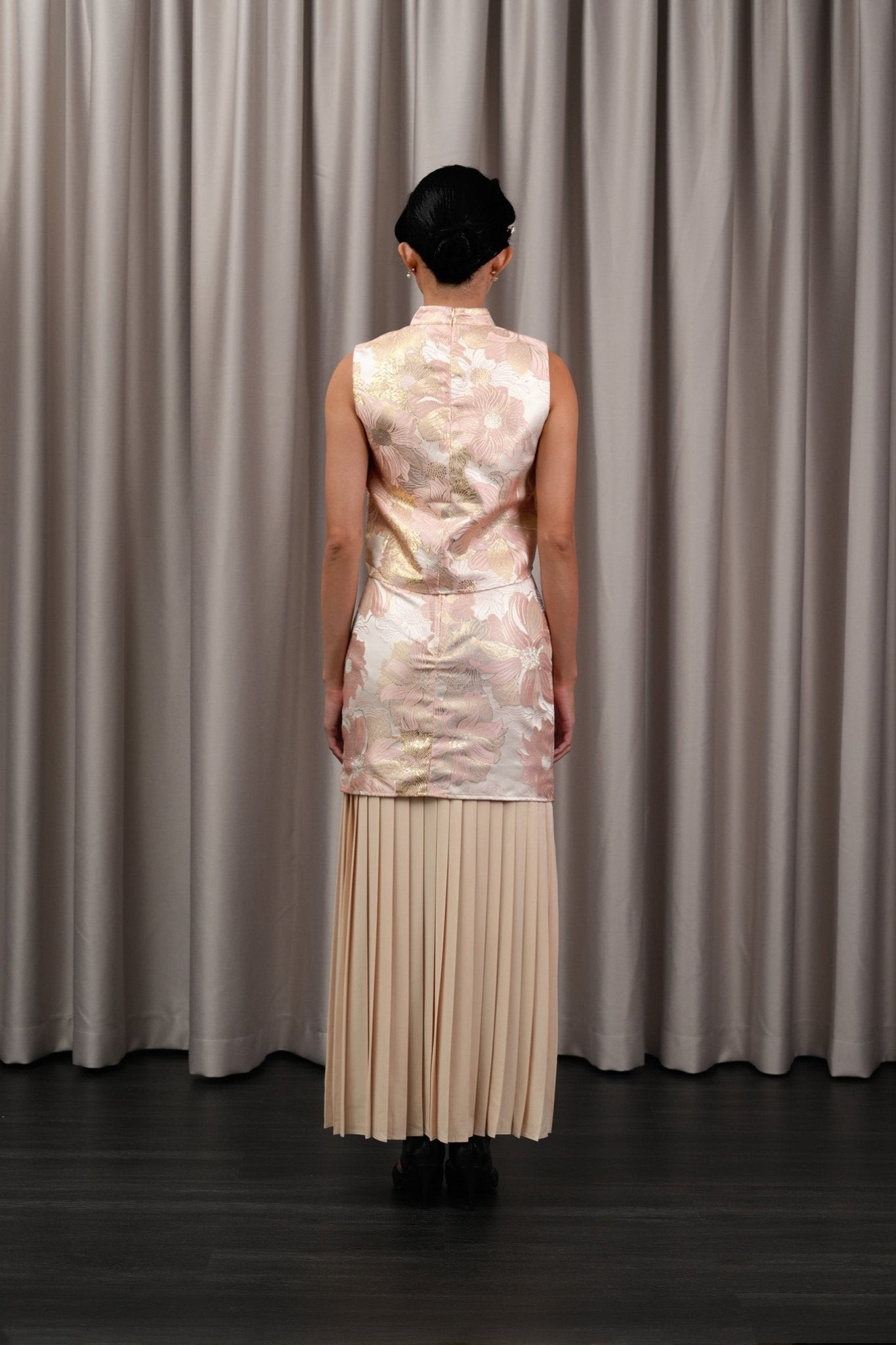 The Huā Collection Women Detachable Pleated Skirt in 蕊 Blossom Jacquard Gold - Umbi