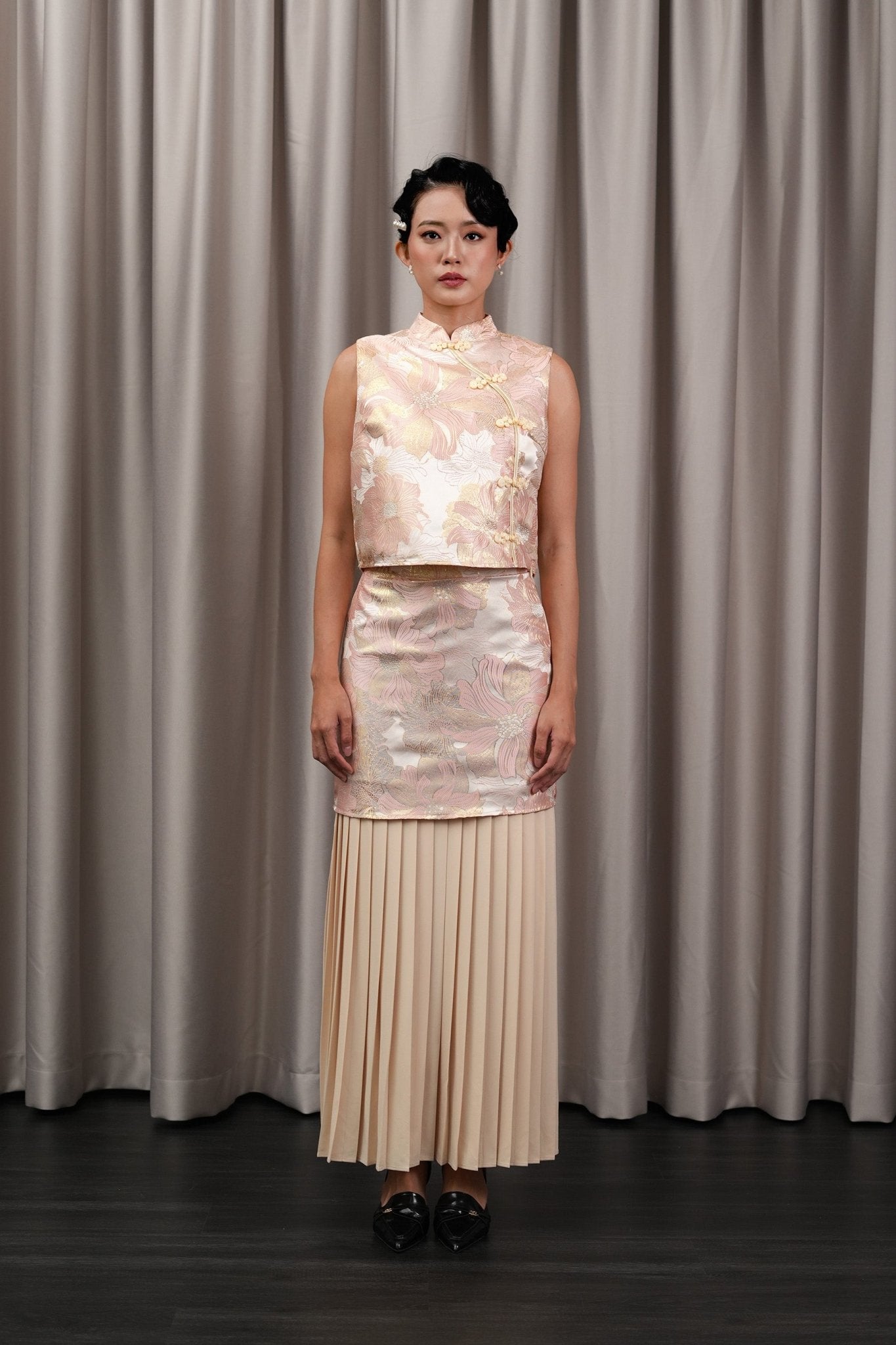 The Huā Collection Women Detachable Pleated Skirt in 蕊 Blossom Jacquard Gold - Umbi