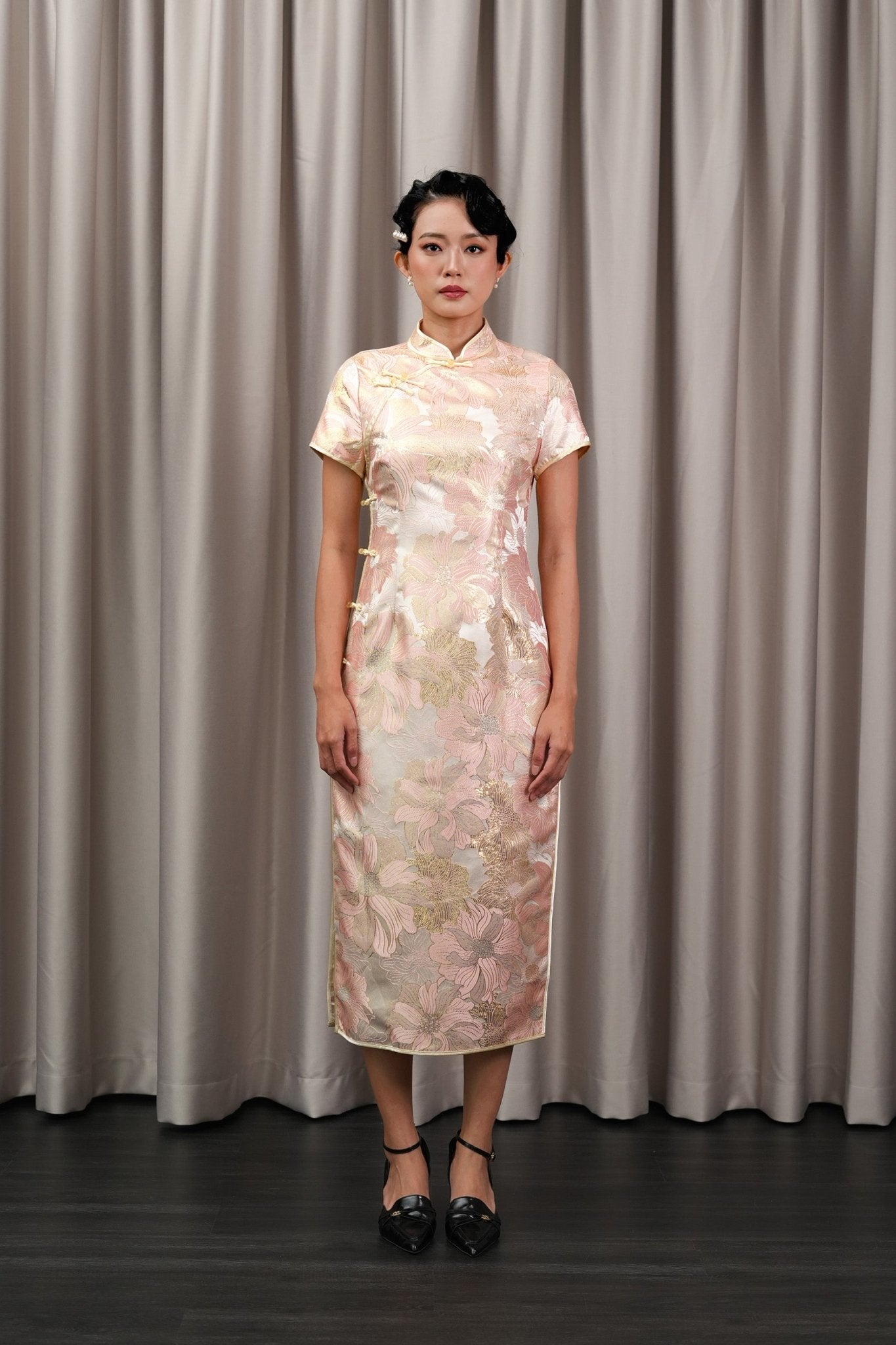 The Huā Collection Women Fitted Cheongsam in 蕊 Blossom Jacquard Gold - Umbi