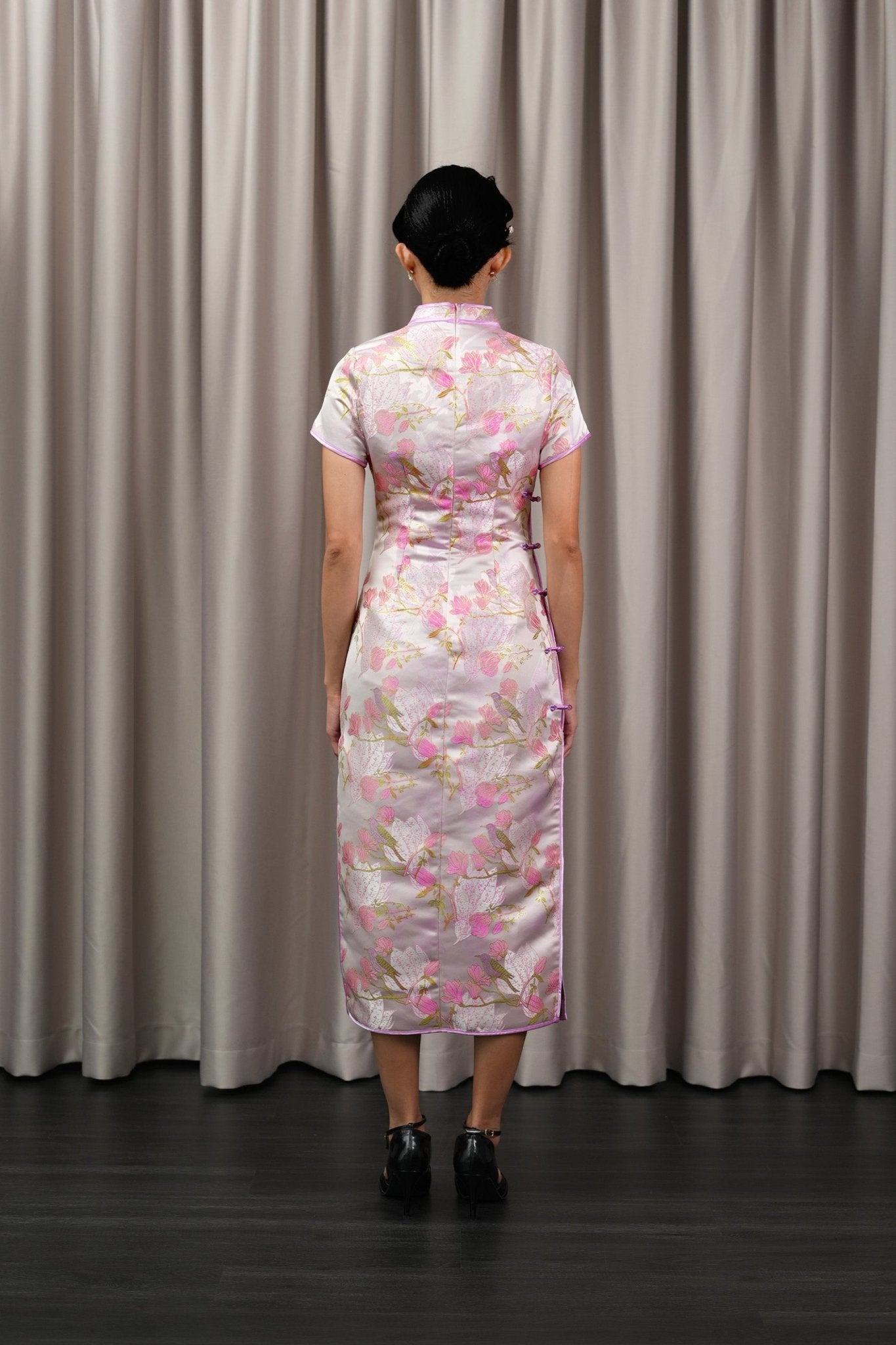 The Huā Collection Women Fitted Cheongsam in 蕊 Blossom Jacquard Lilac - Umbi