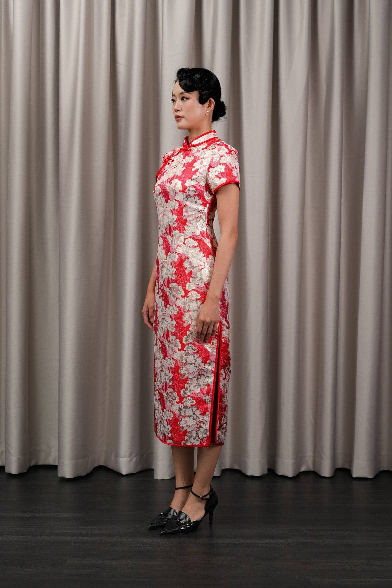 The Huā Collection Women Fitted Cheongsam in 蕊 Blossom Jacquard Red - Umbi
