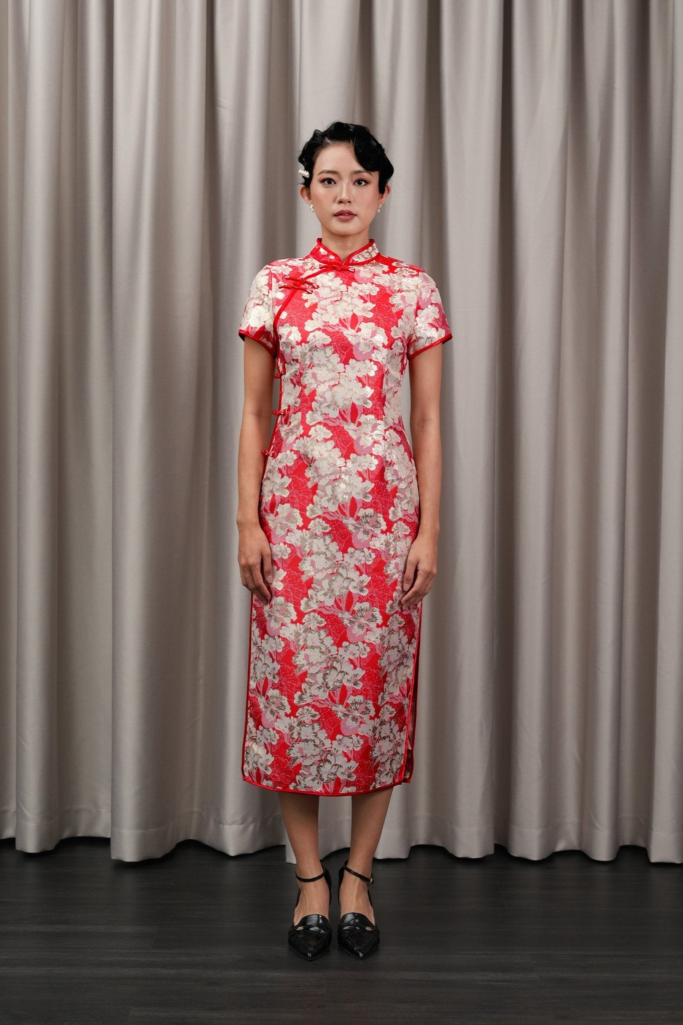 The Huā Collection Women Fitted Cheongsam in 蕊 Blossom Jacquard Red - Umbi