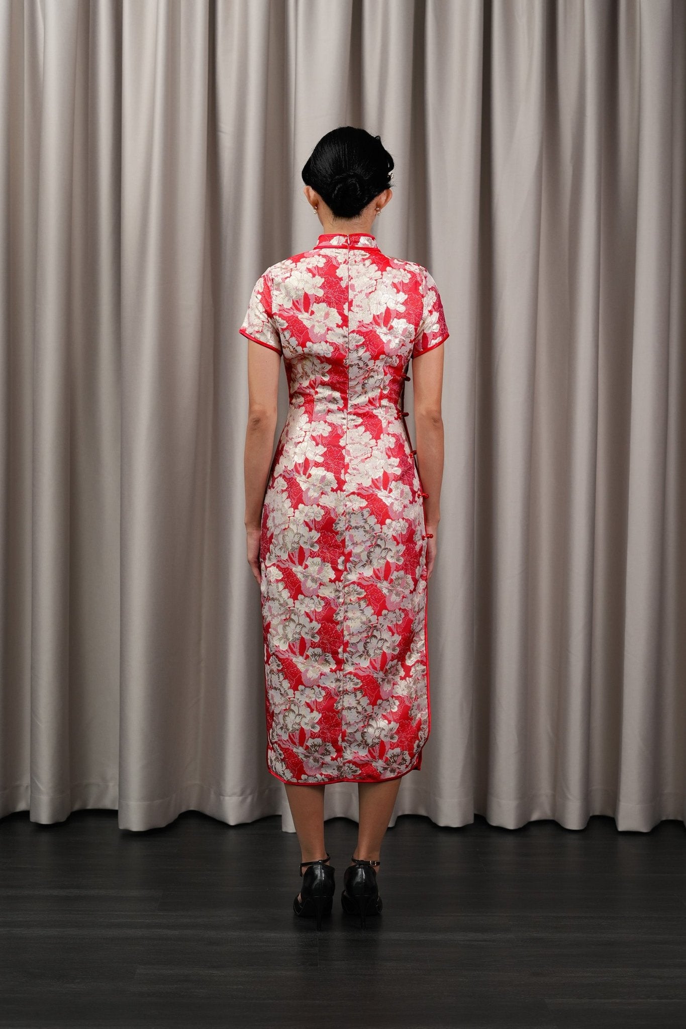 The Huā Collection Women Fitted Cheongsam in 蕊 Blossom Jacquard Red - Umbi