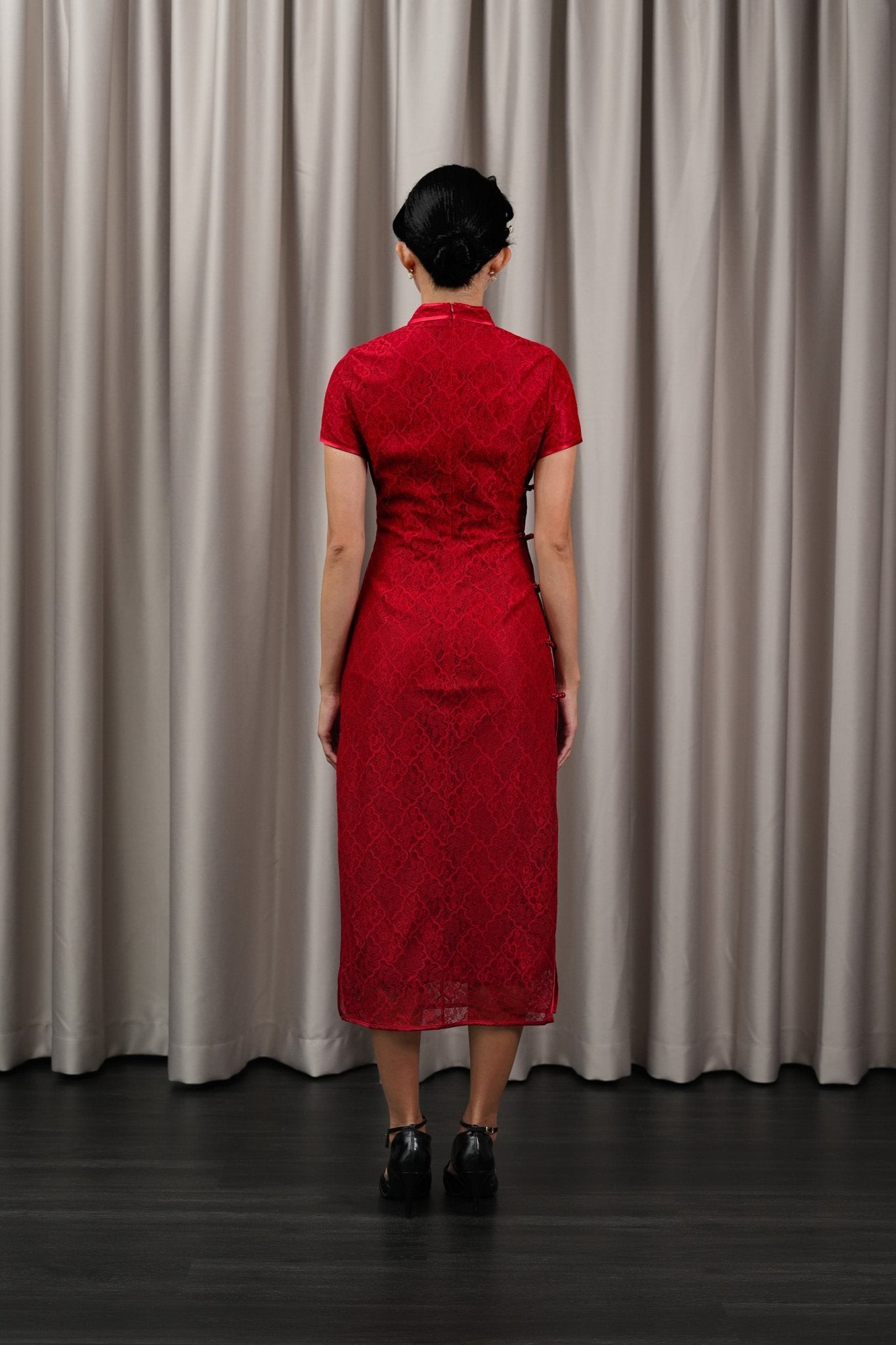 The Huā Collection Women Fitted Cheongsam in 绮 Elegant Lace Red - Umbi