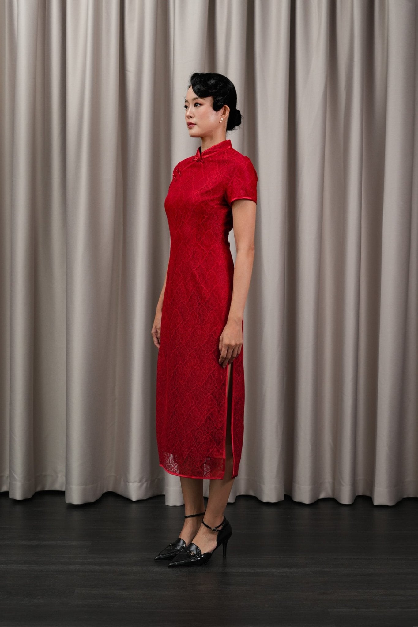 The Huā Collection Women Fitted Cheongsam in 绮 Elegant Lace Red - Umbi