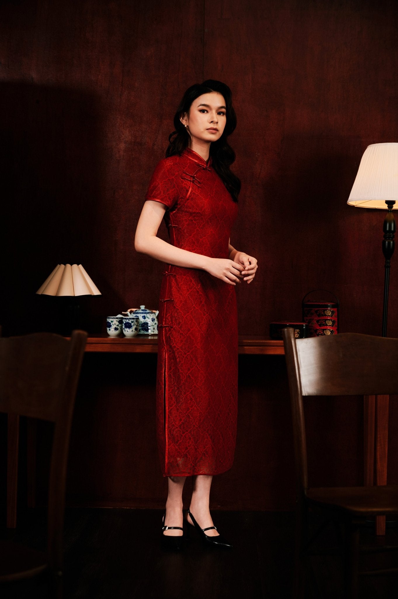 The Huā Collection Women Fitted Cheongsam in 绮 Elegant Lace Red - Umbi
