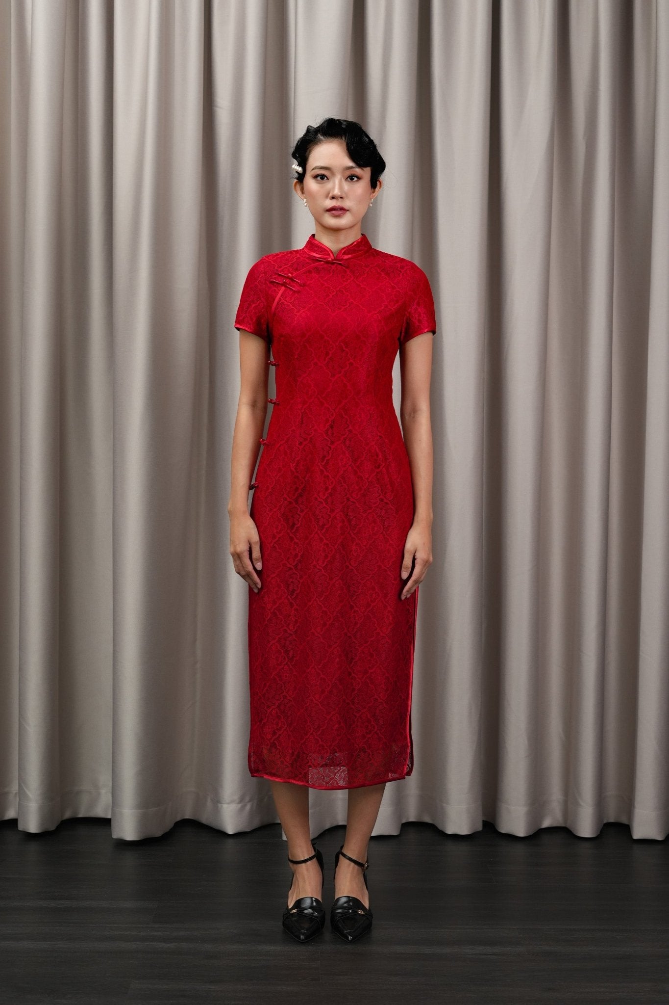 The Huā Collection Women Fitted Cheongsam in 绮 Elegant Lace Red - Umbi