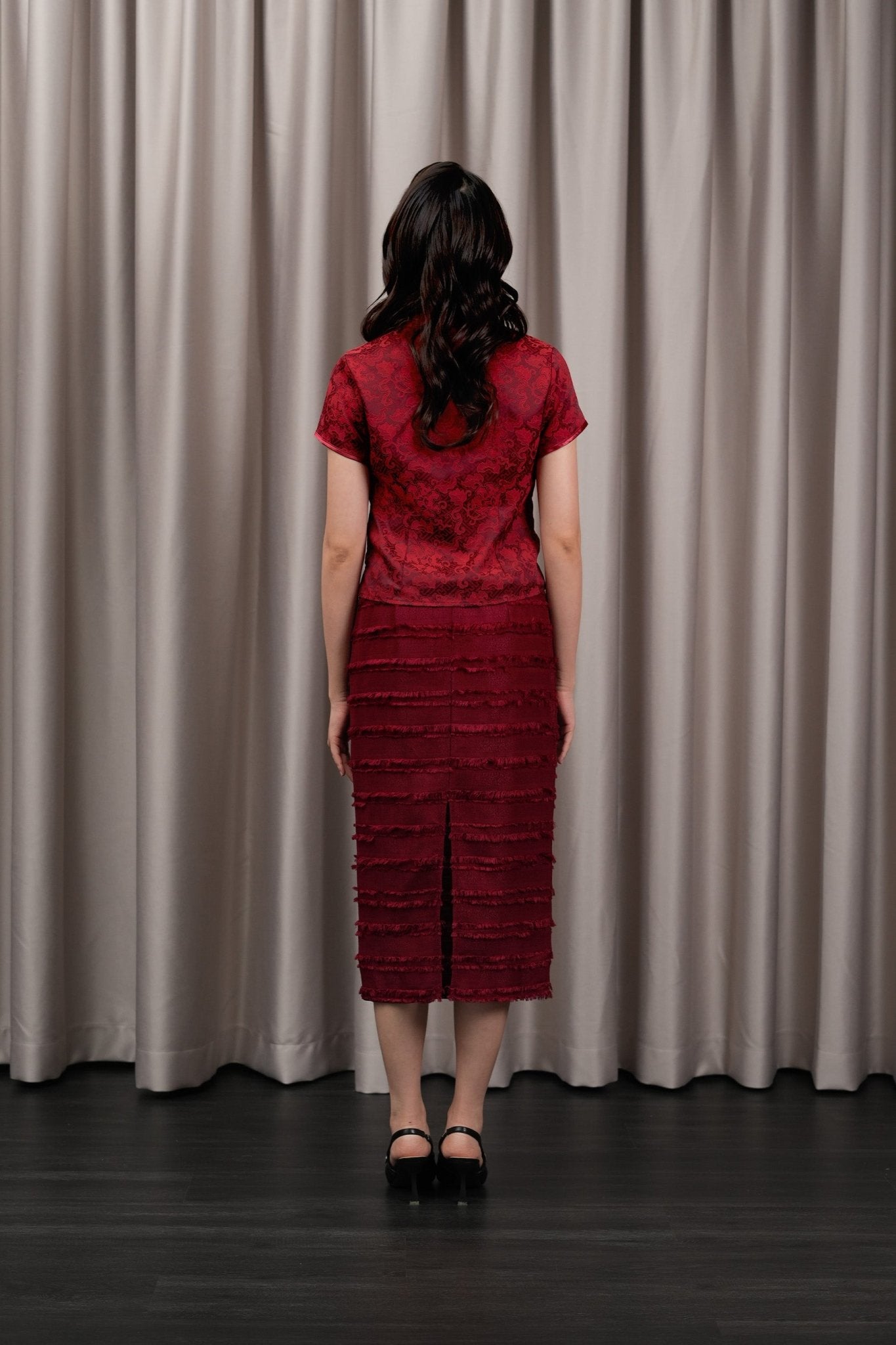 The Huā Collection Women Fitted Skirt in Maroon - Umbi