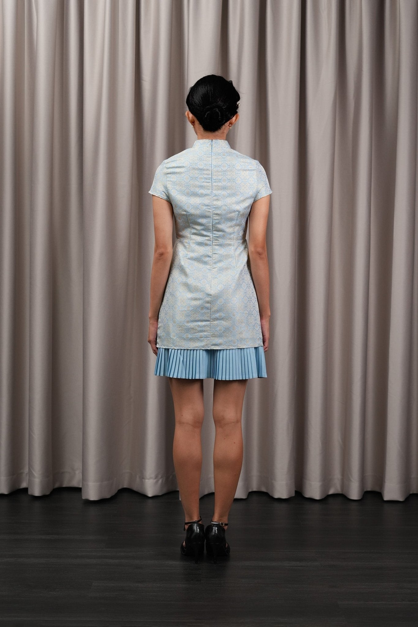 The Huā Collection Women Pleated Cheongsam in 韵 Cadence Jacquard Soft Blue - Umbi