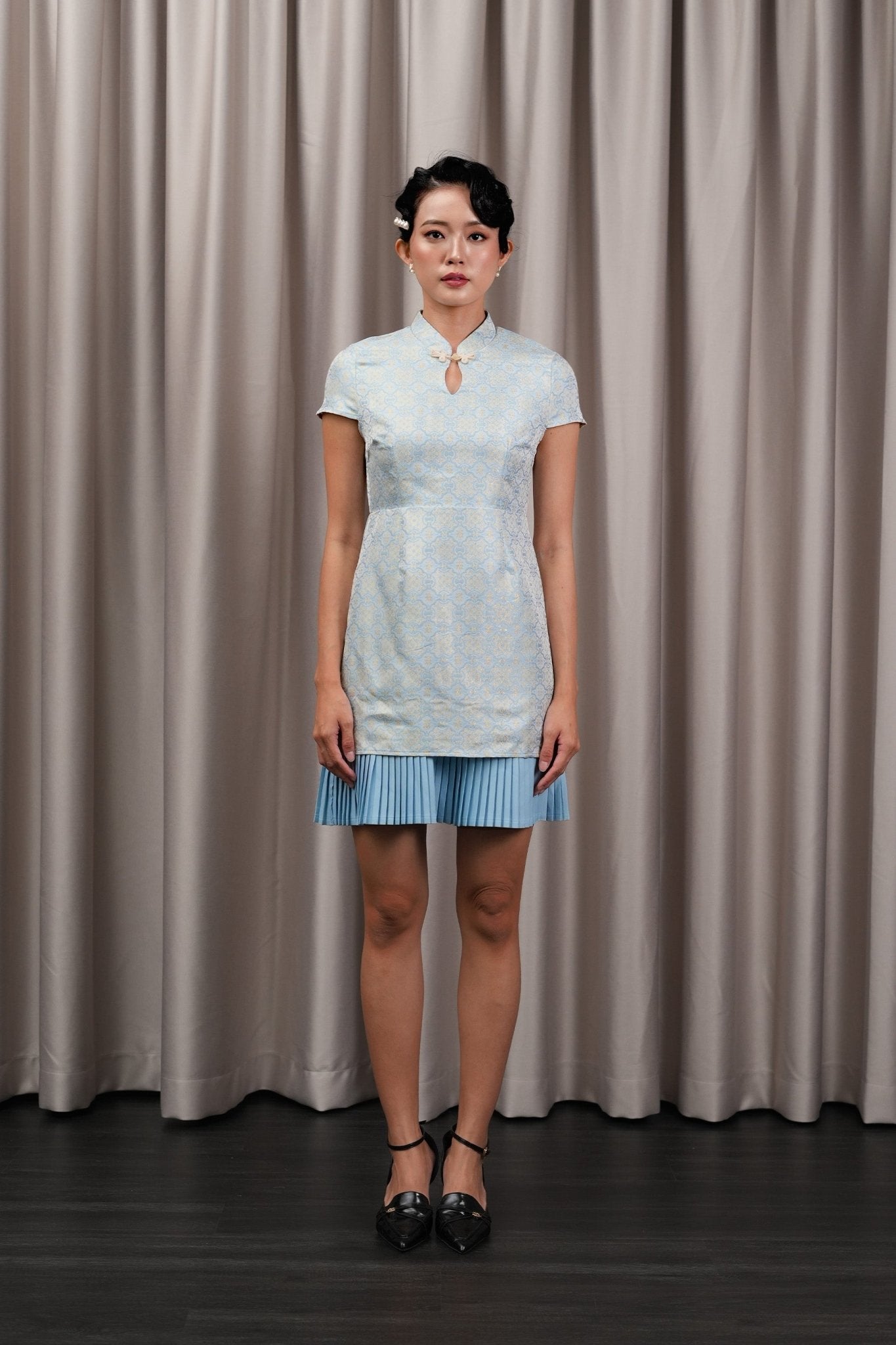 The Huā Collection Women Pleated Cheongsam in 韵 Cadence Jacquard Soft Blue - Umbi