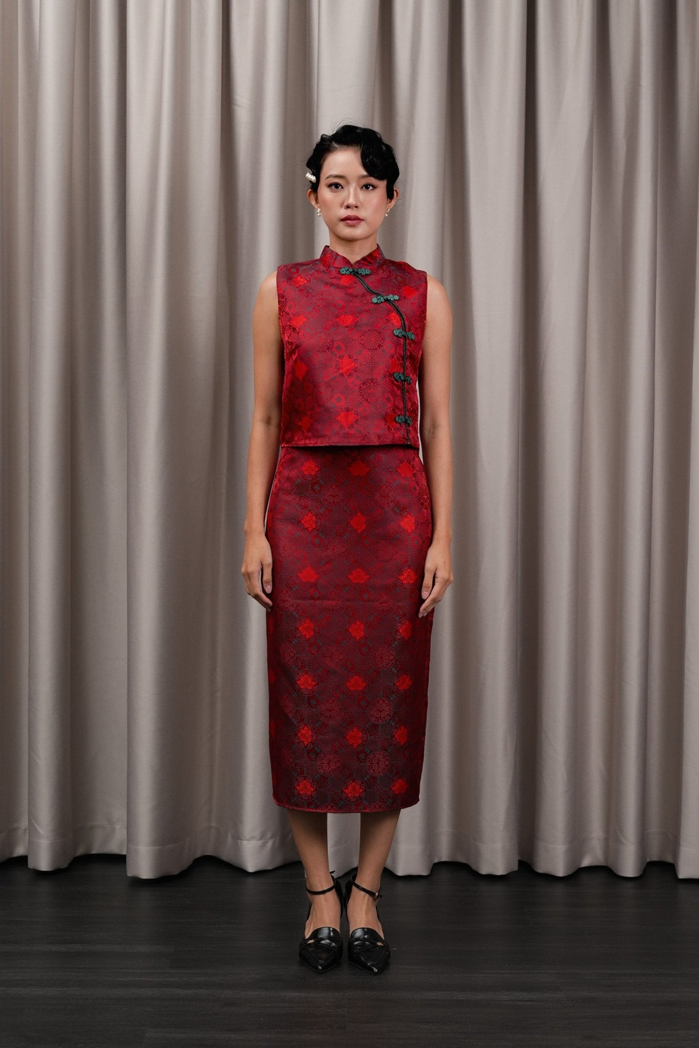 The Huā Collection Women Sleeveless Oriental Blouse in 韵 Cadence Jacquard Dark Red - Umbi