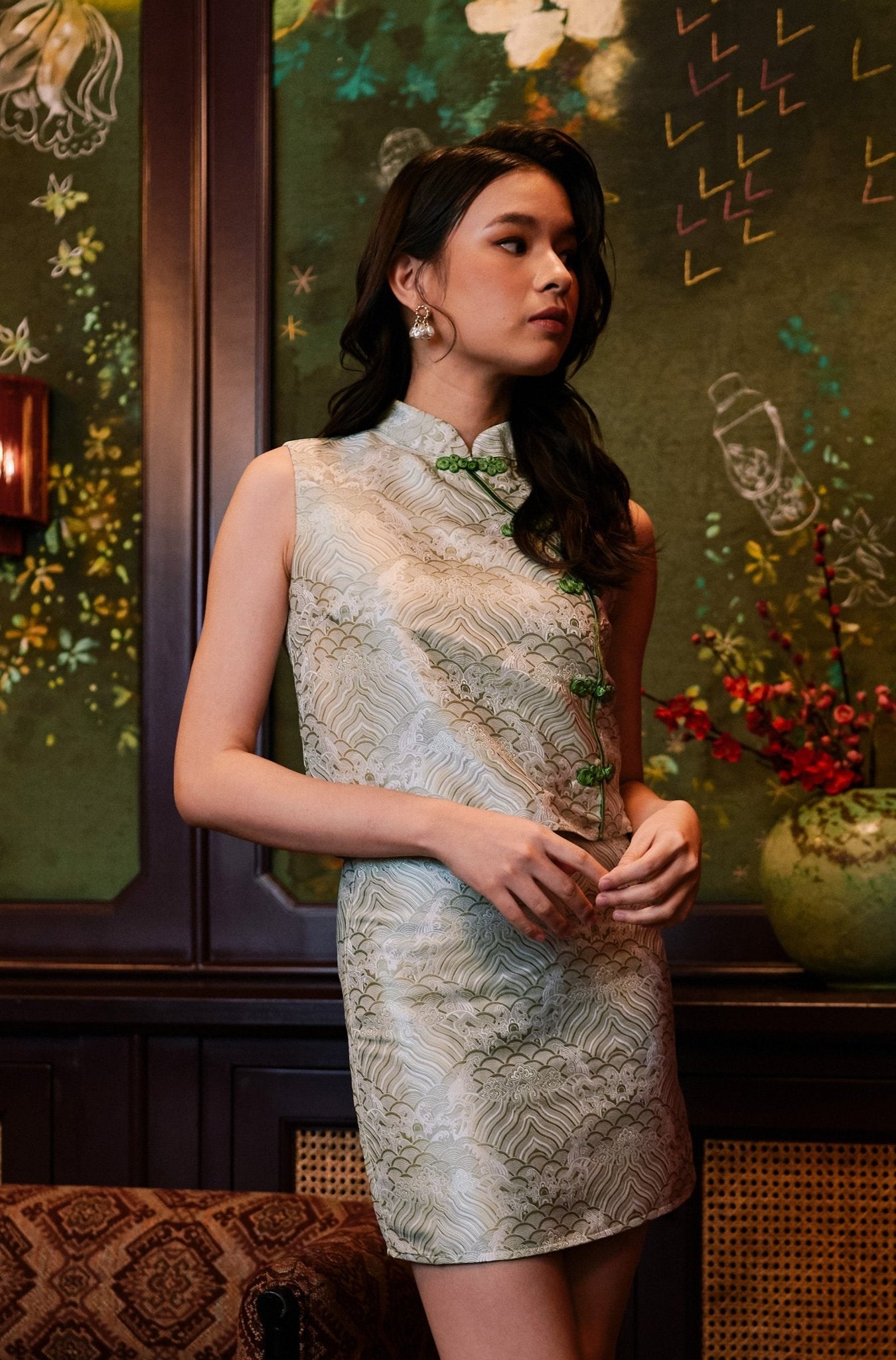 The Huā Collection Women Sleeveless Oriental Blouse in 韵 Cadence Jacquard Green - Umbi