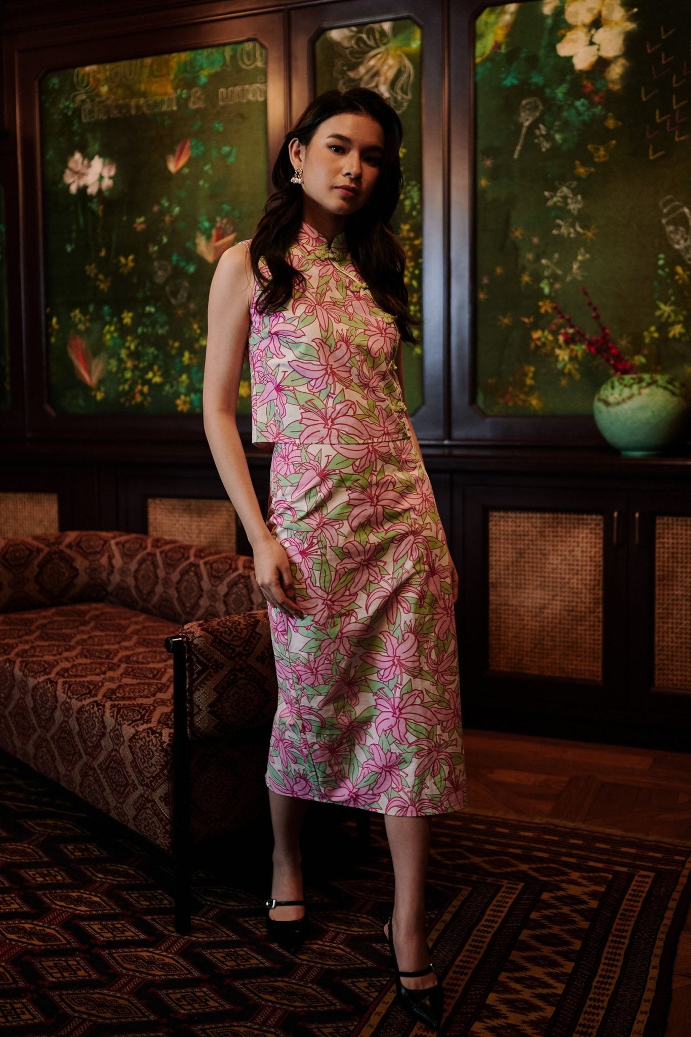 The Huā Collection Women Sleeveless Oriental Blouse in 熙 Luna Lily - Umbi