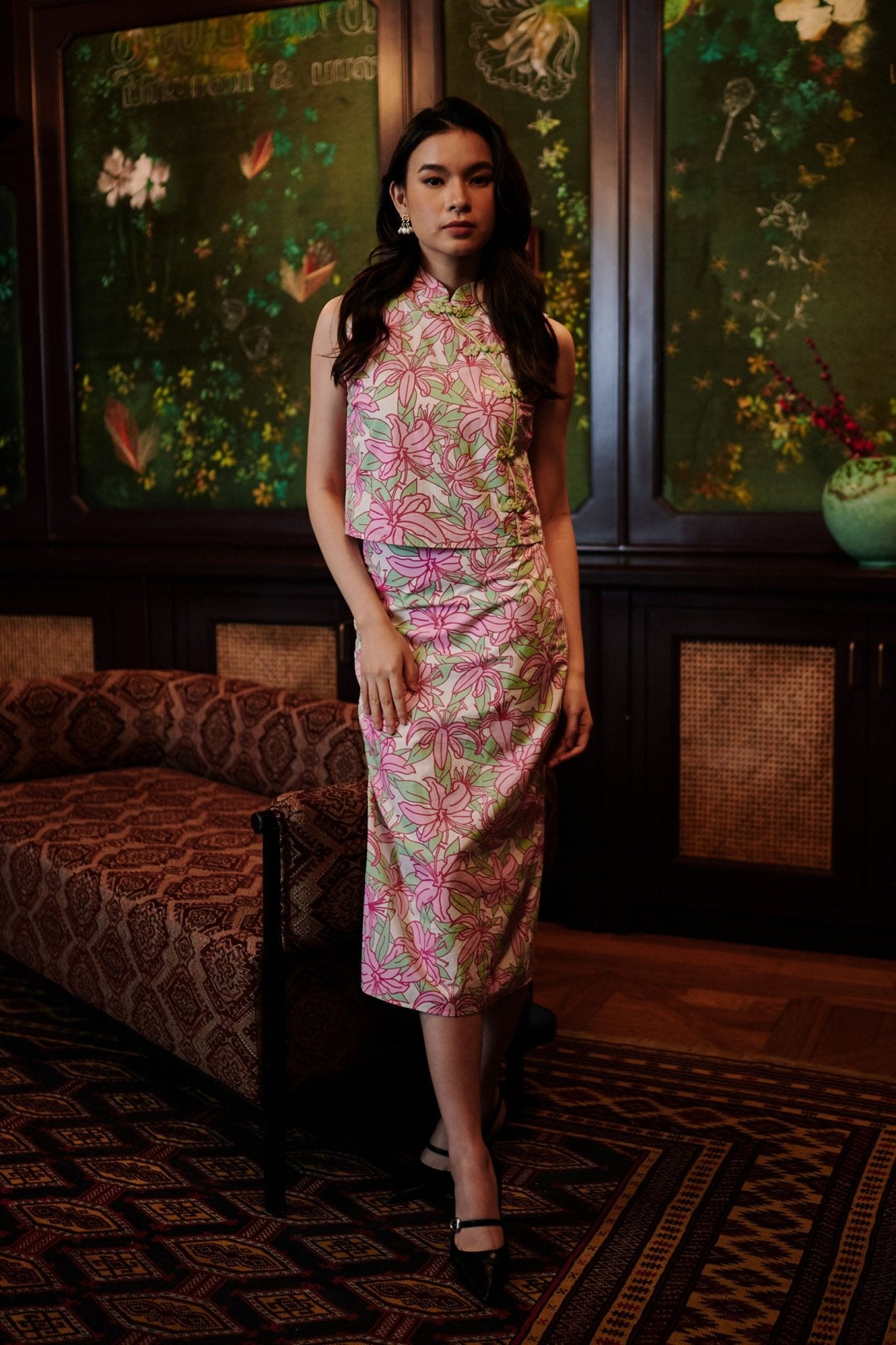 The Huā Collection Women Sleeveless Oriental Blouse in 熙 Luna Lily - Umbi