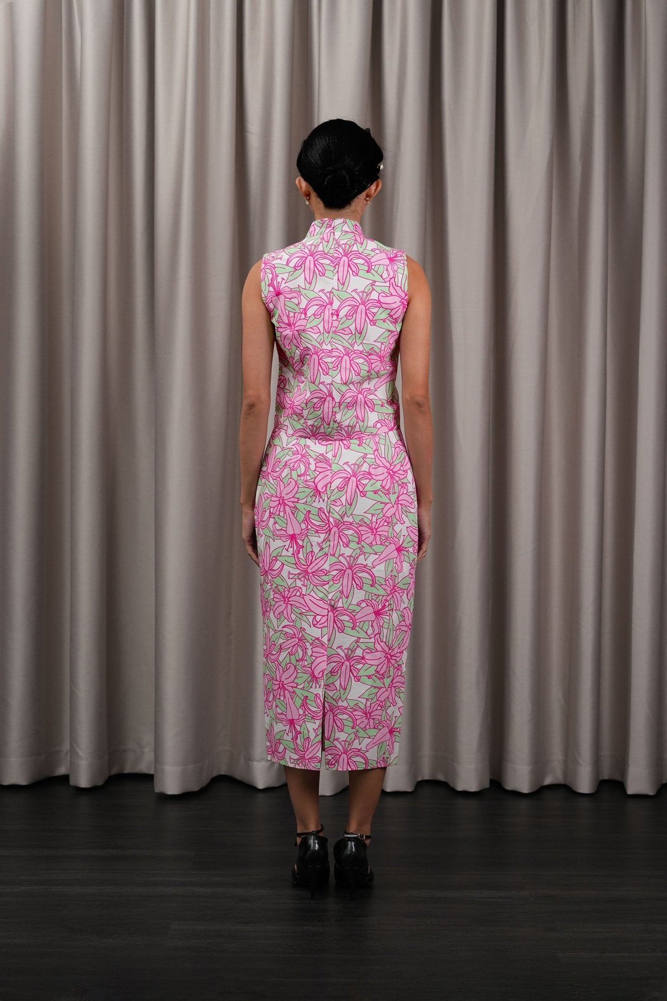 The Huā Collection Women Sleeveless Oriental Blouse in 熙 Luna Lily - Umbi