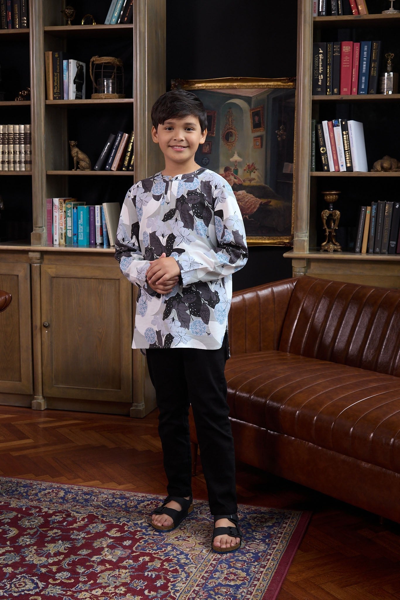 The Warisan Raya Boy Teluk Belanga Bunga Raya Print - Umbi