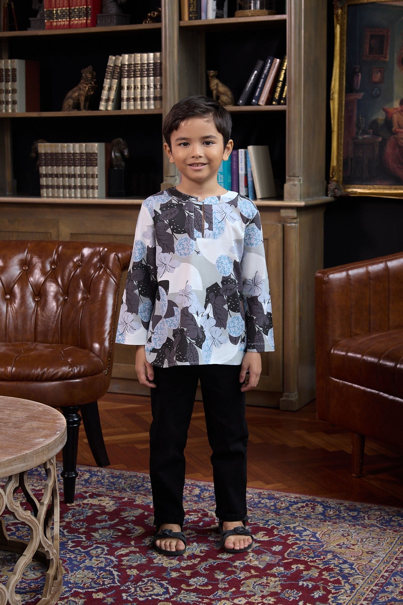 The Warisan Raya Boy Teluk Belanga Bunga Raya Print - Umbi