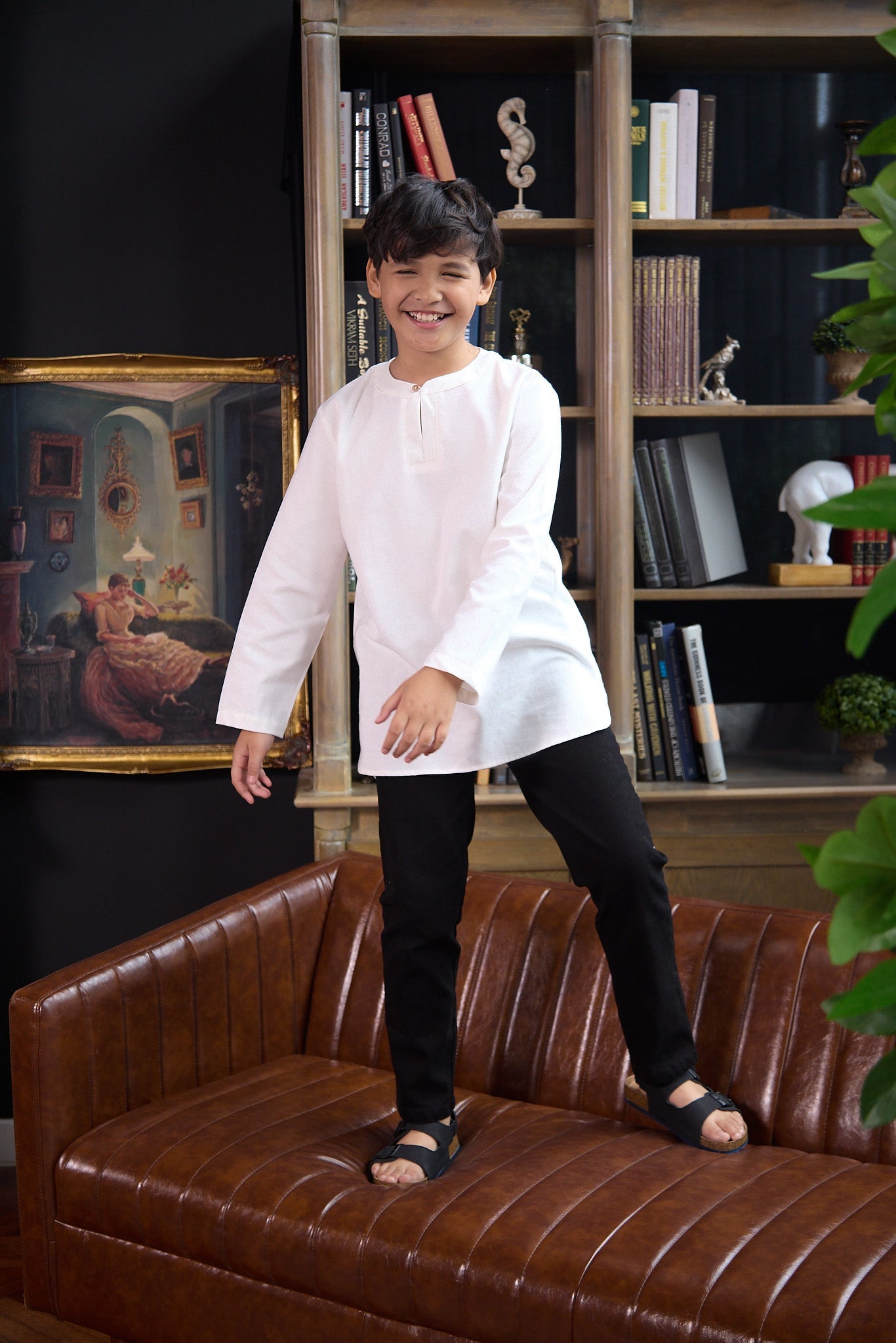 The Warisan Raya Boy Teluk Belanga White - Umbi