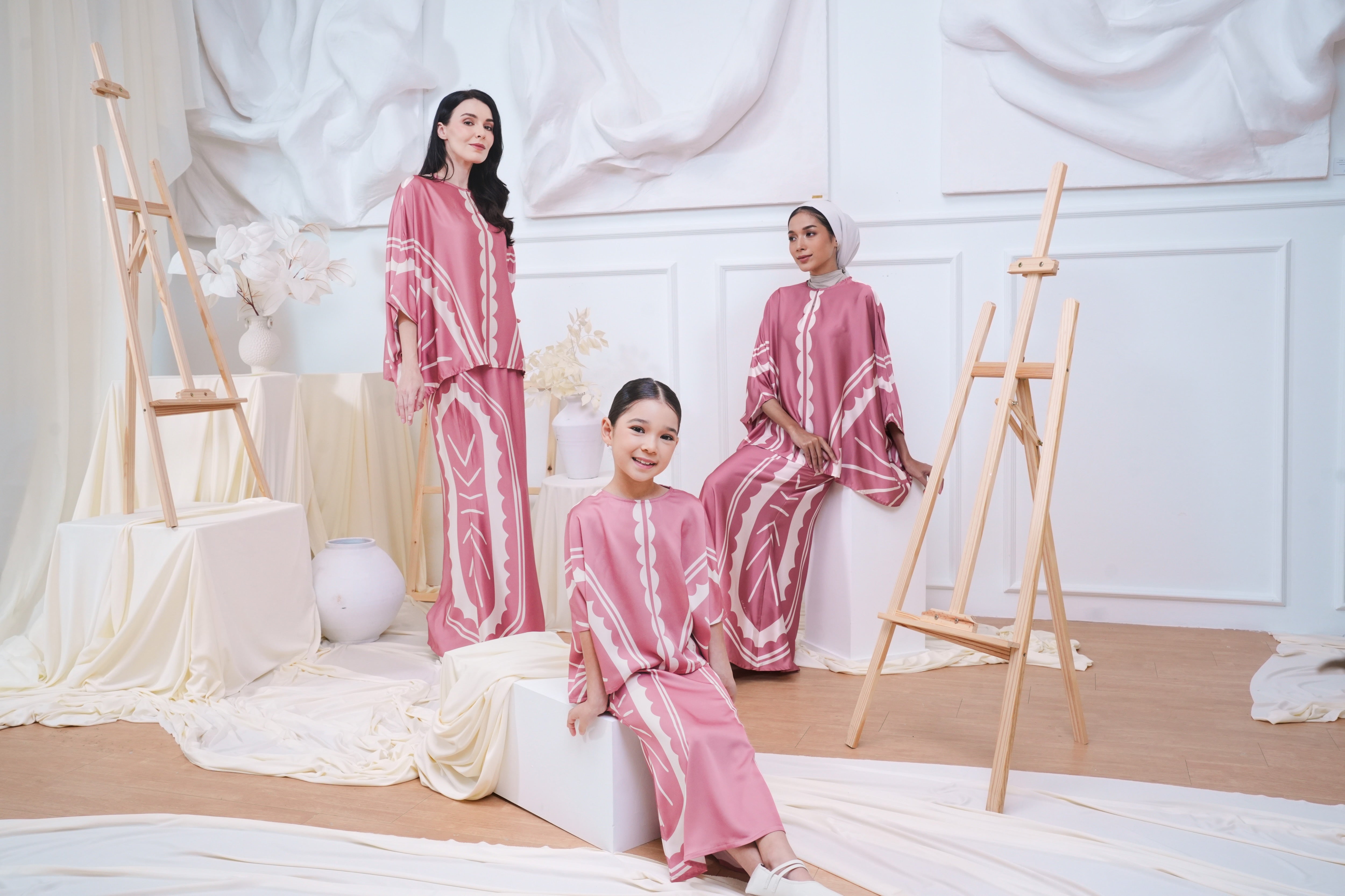 The Canvas Collection: A Celebration of Fashion and Art - Umbi