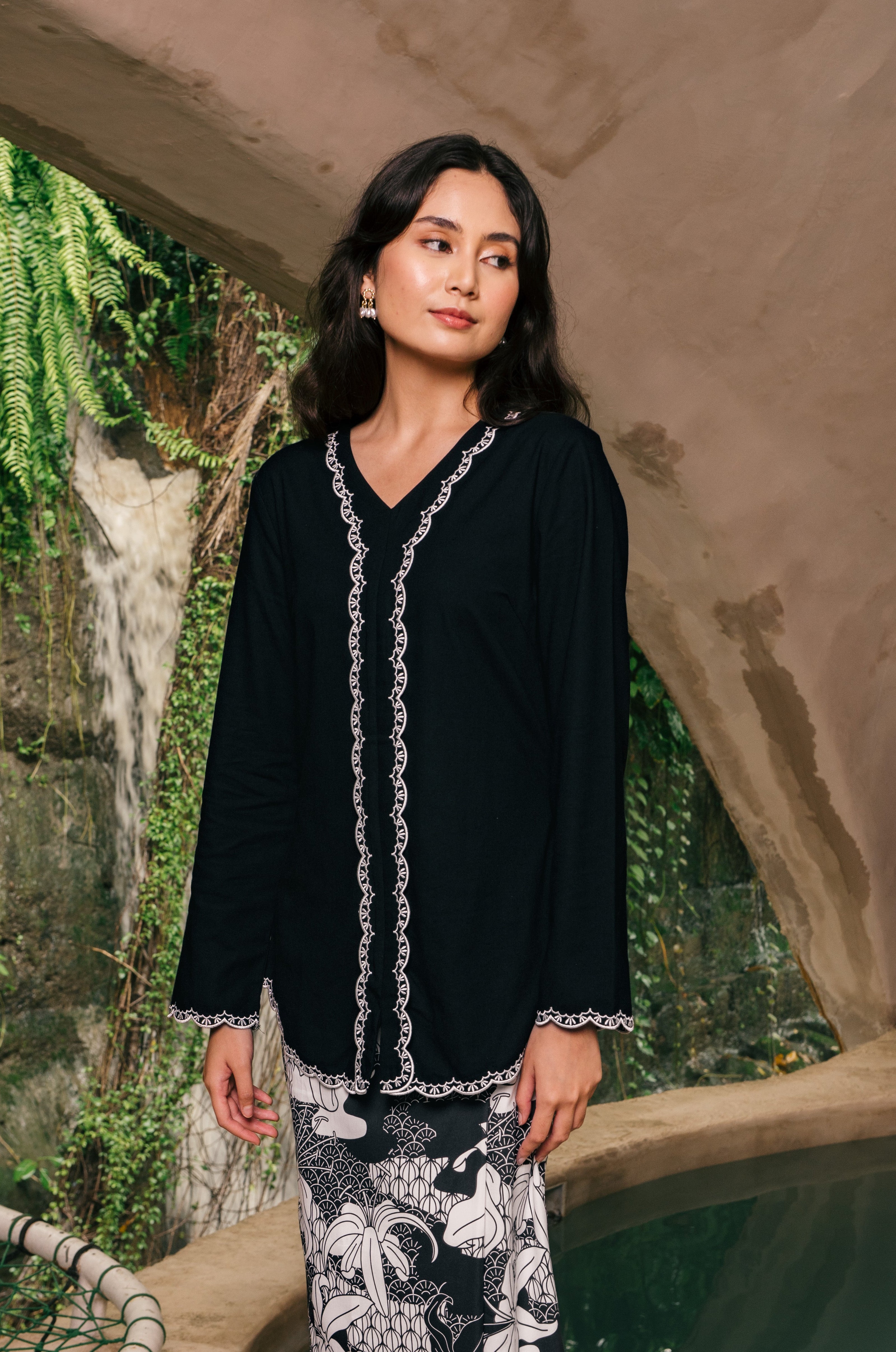 The Embun Collection Women Embroidered Kebaya Top in Black