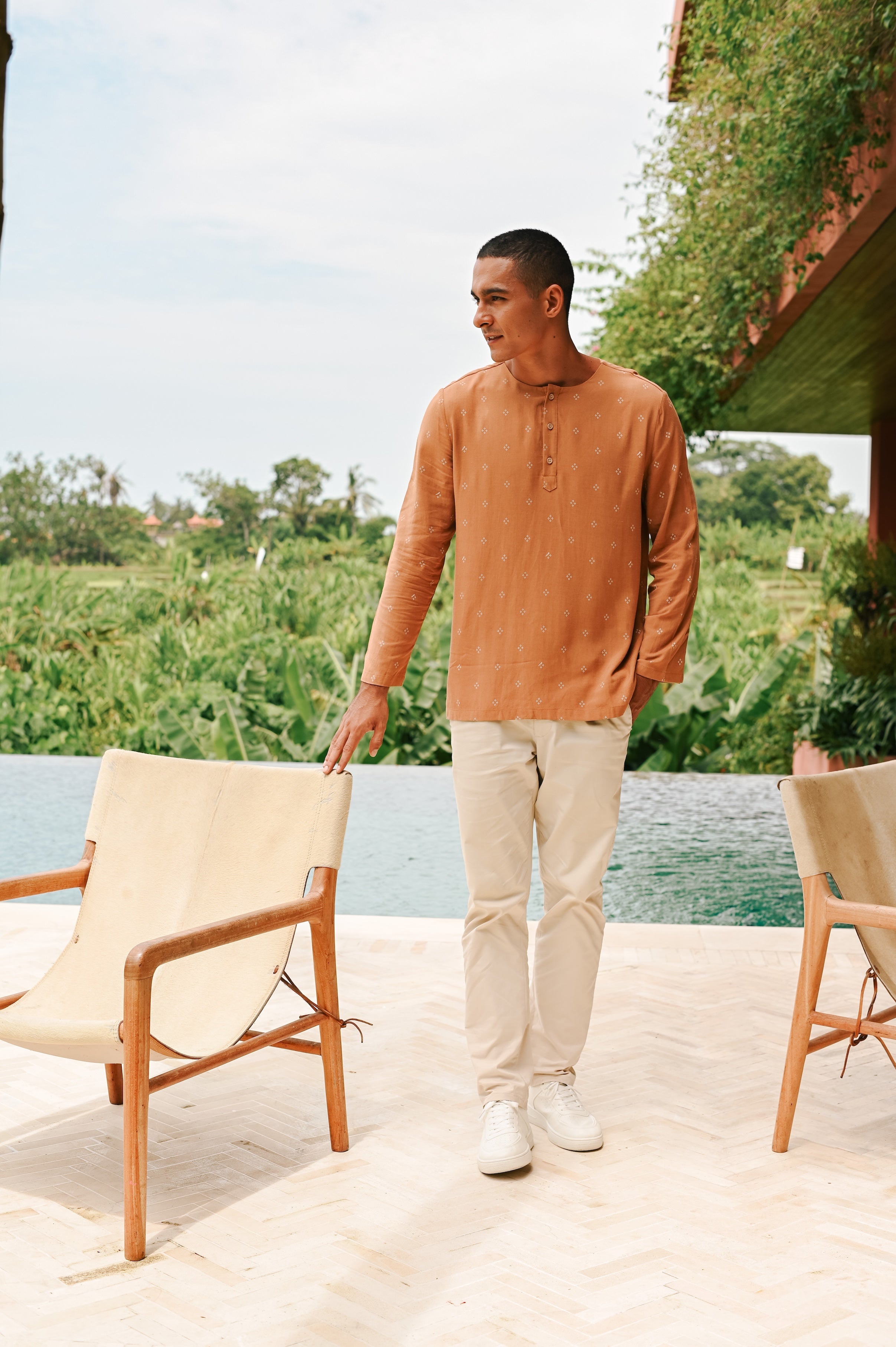 The Embun Collection Men Kurta in Brown Diamond Print