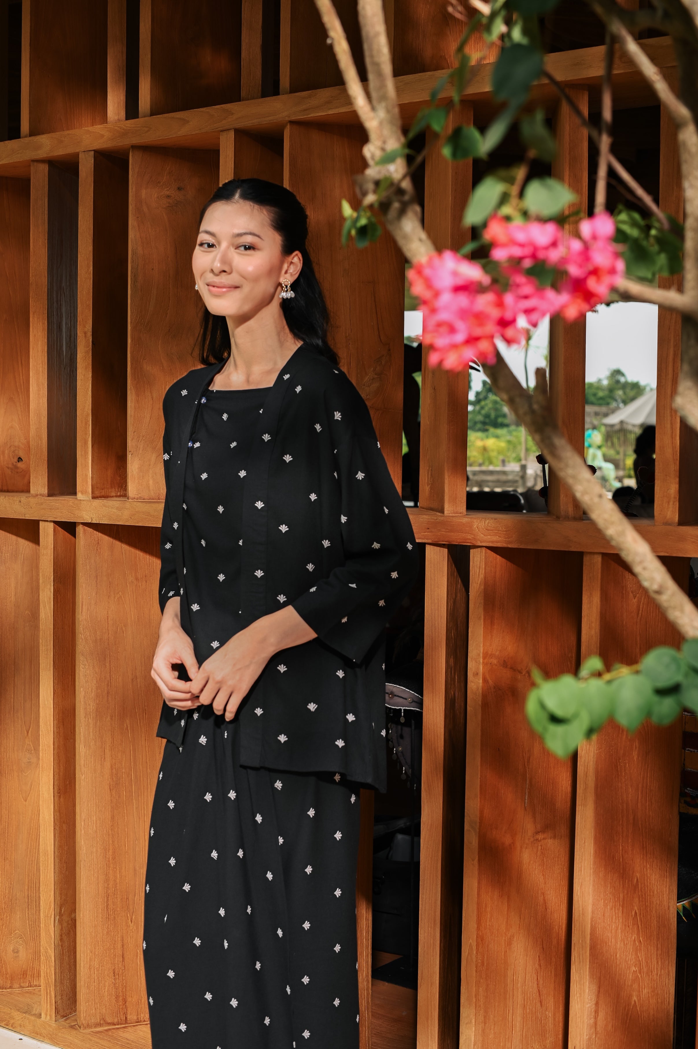 The Embun Collection Women Kebaya 2-in-1 in Black Pelita Print