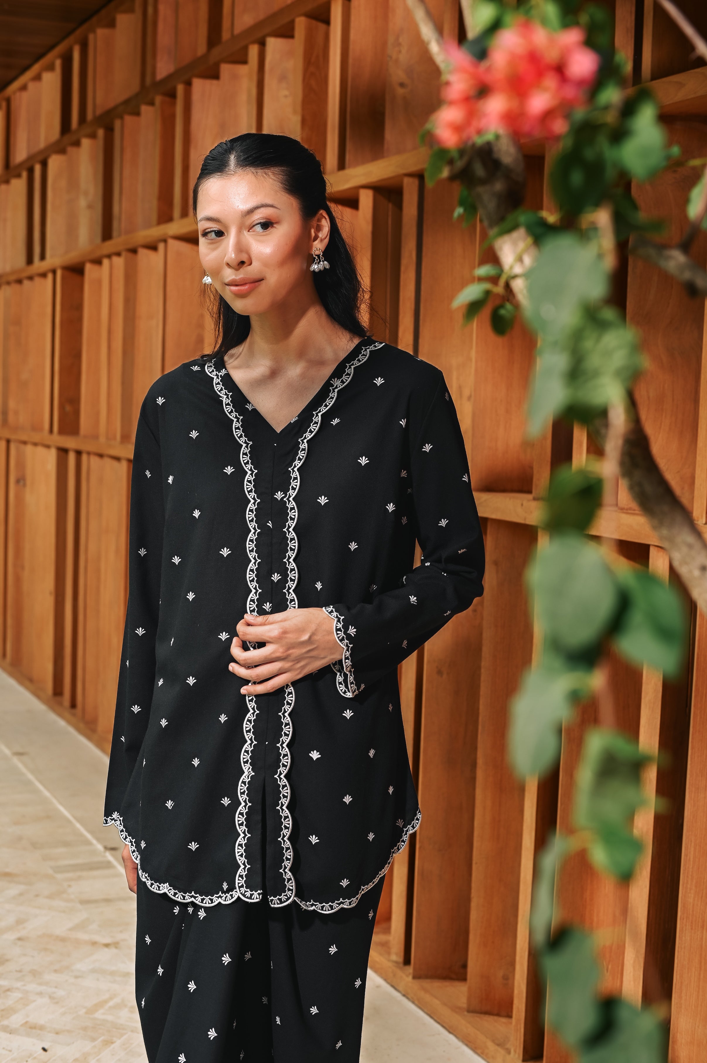 The Embun Collection Women Embroidered Kebaya Top in Black Pelita Print
