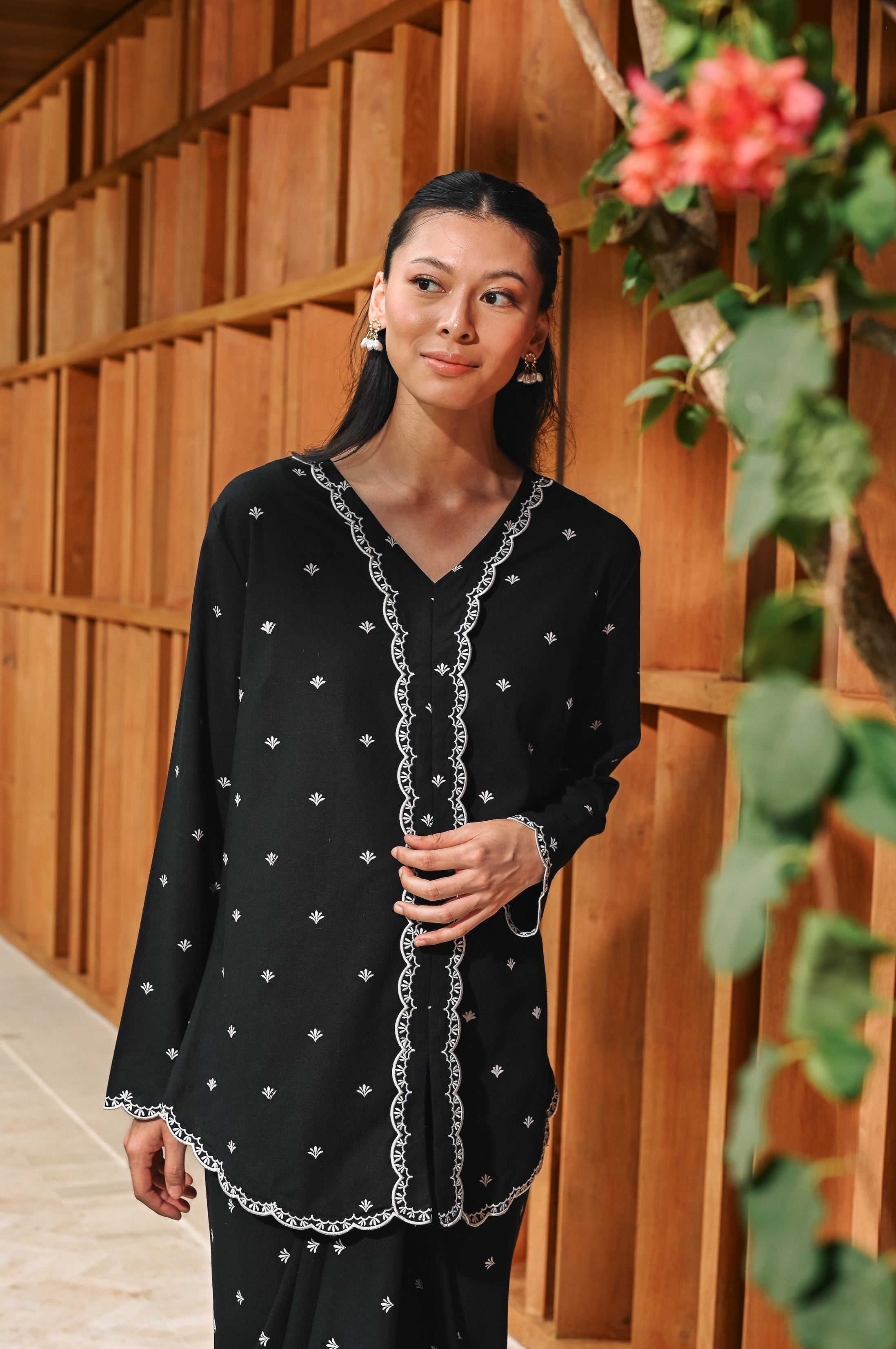 The Embun Collection Women Embroidered Kebaya Top in Black Pelita Print