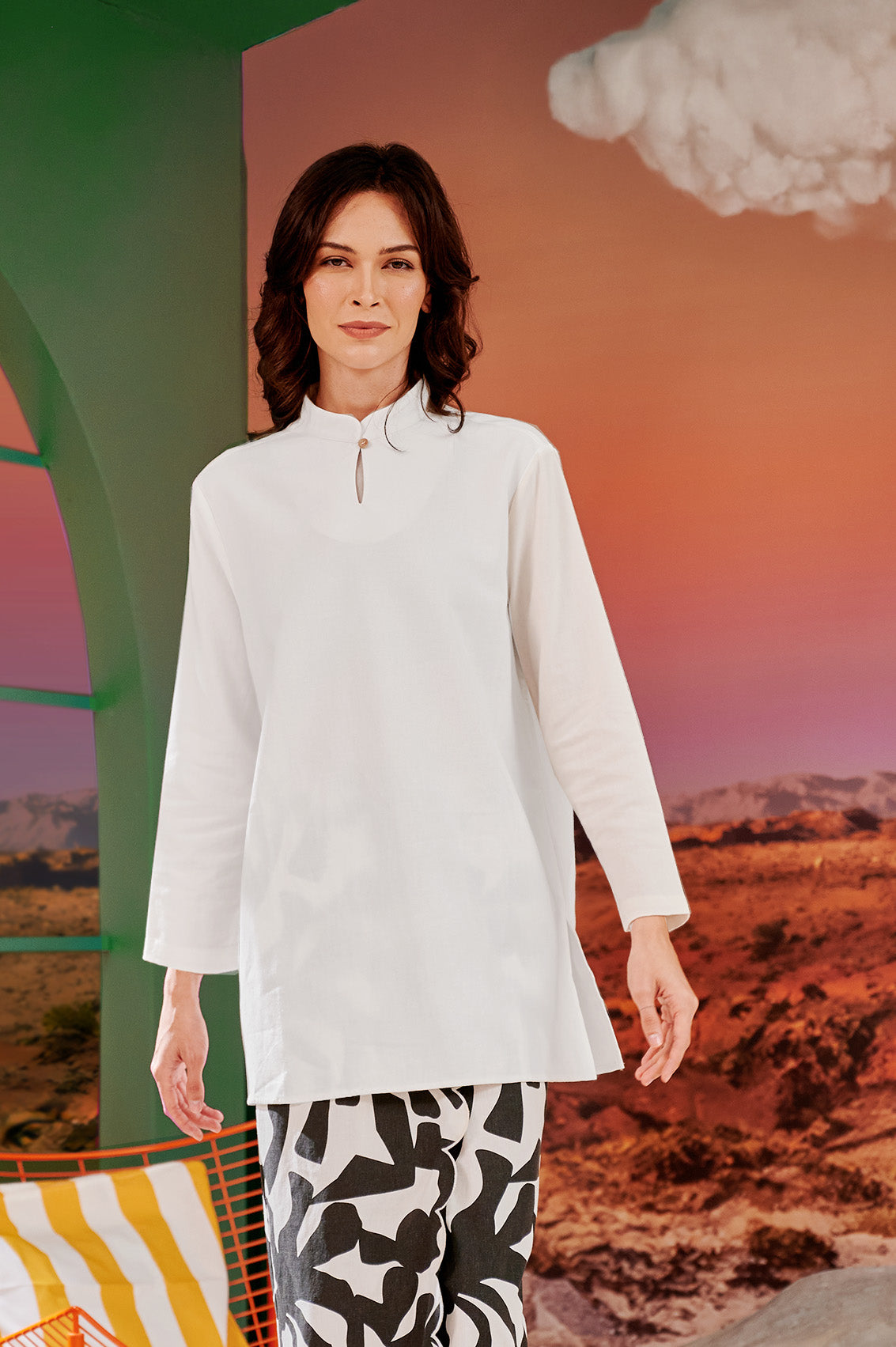 The Oasis Women Mandarin Collar Kurung White