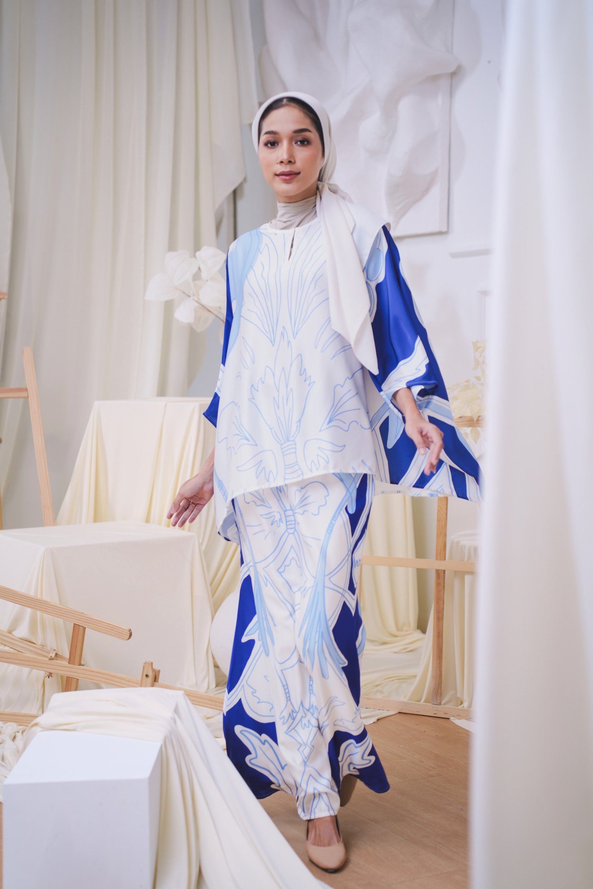 The Canvas Collection Women Saloma Kaftan Set Elegant Blue Garden Print